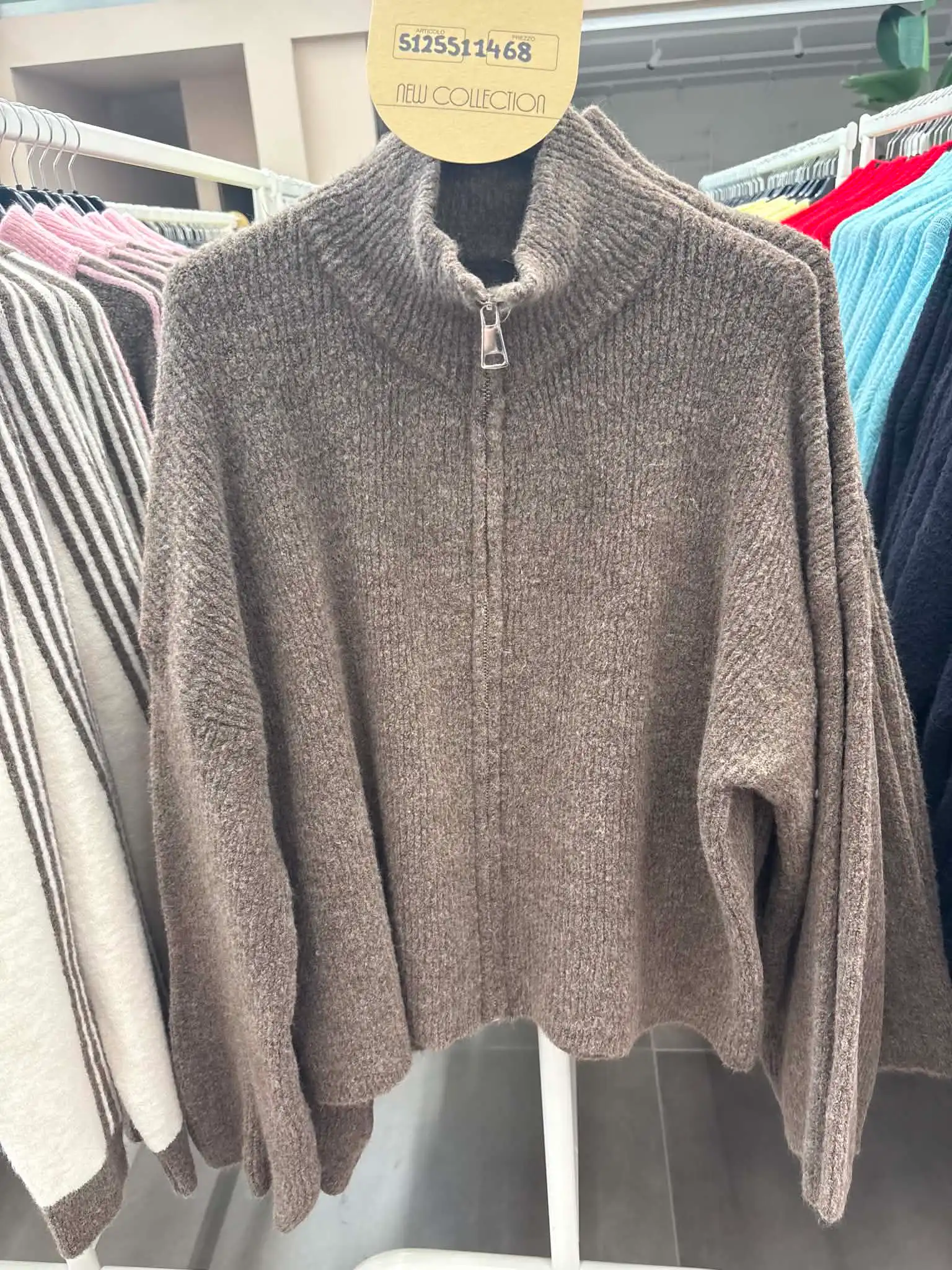 Stehkragen-Pullover mit kurzem Reißverschluss