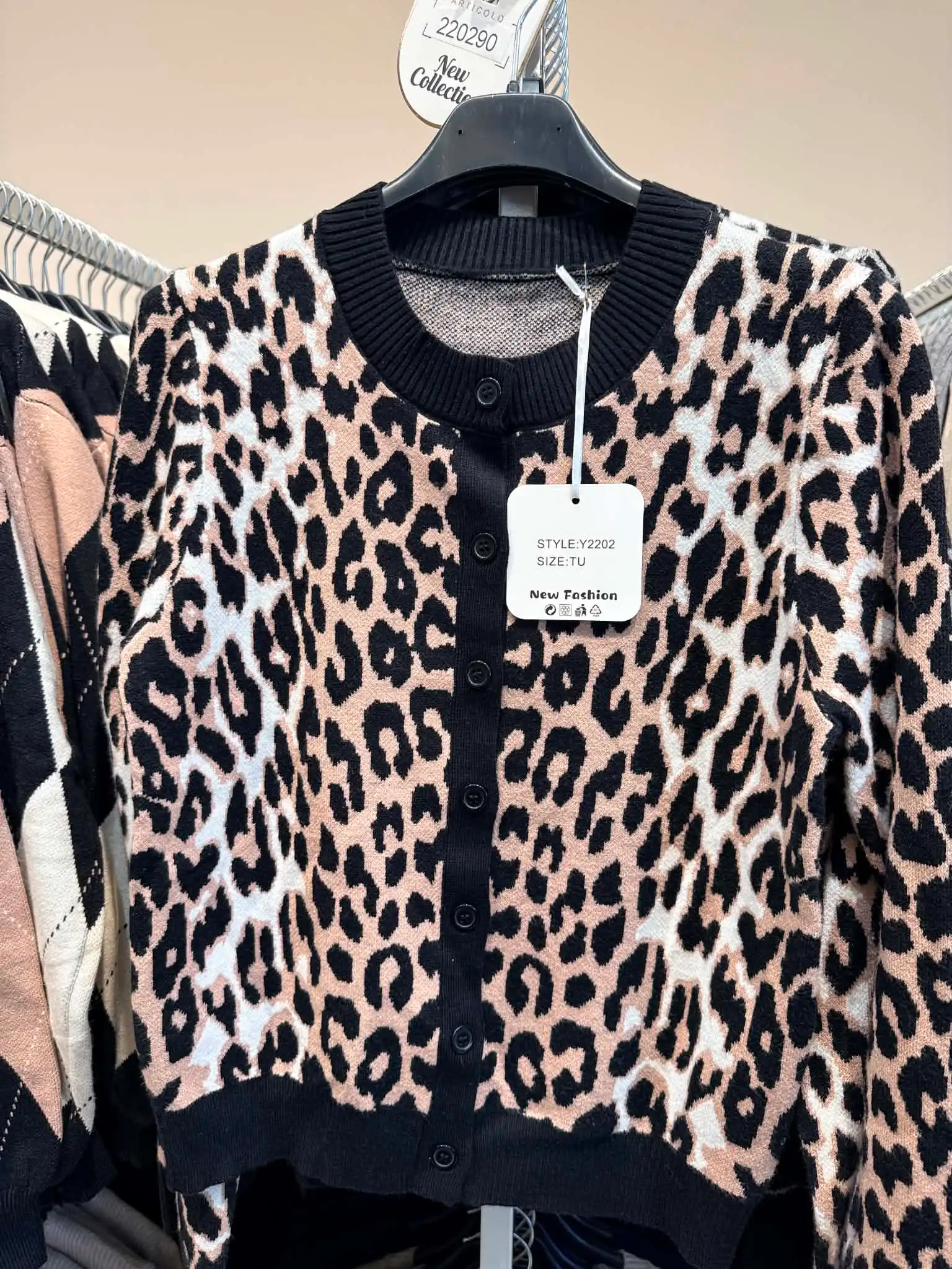 Geknöpfter Feinstrick-Cardigan