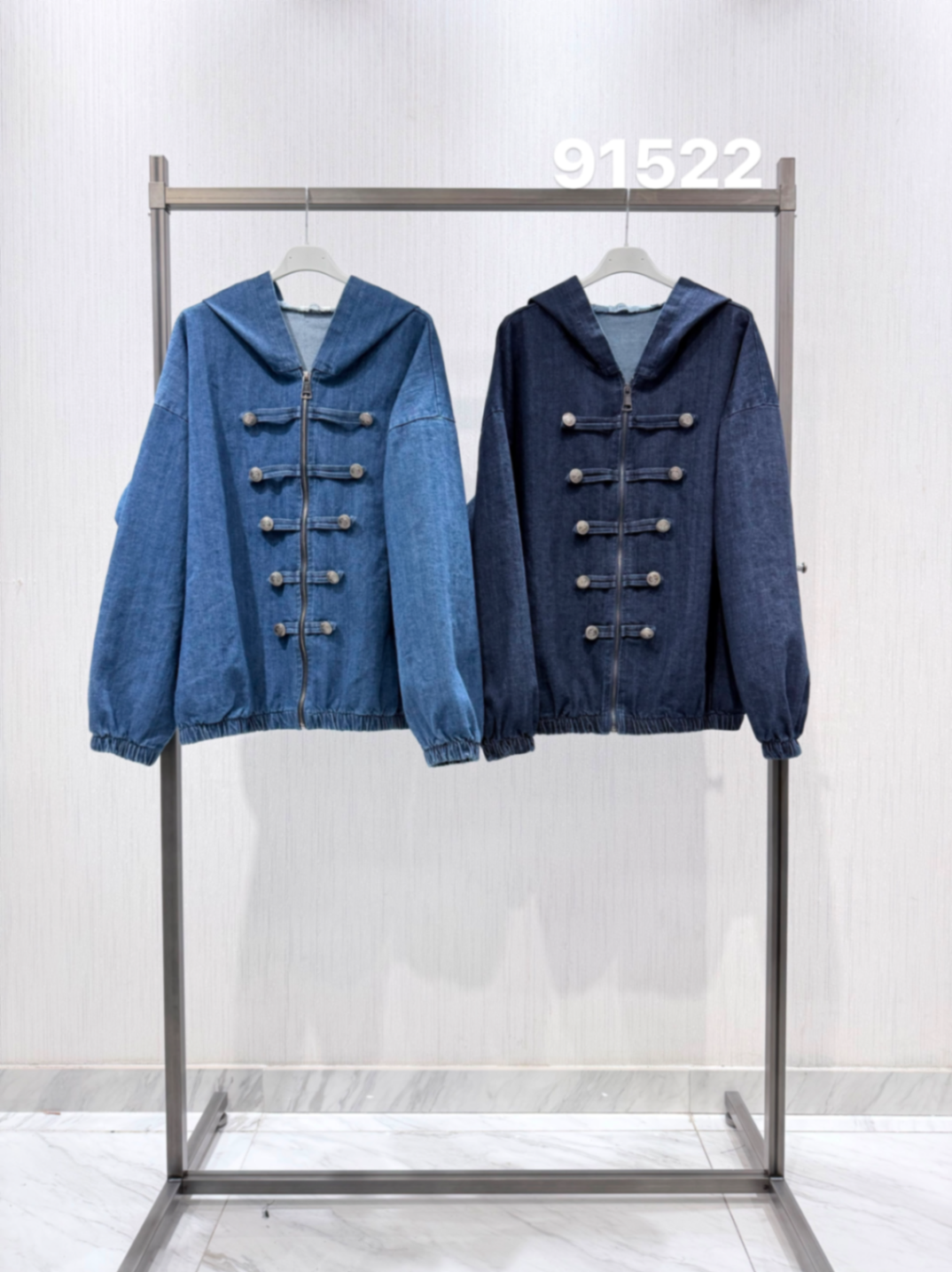 Jeansjacke mit Kapuze