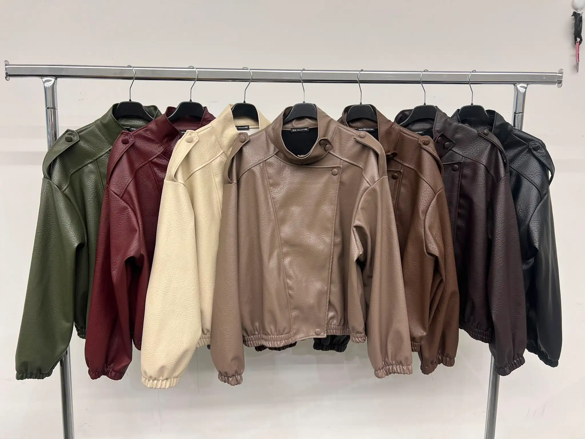 Kurze Kunstlederjacke
