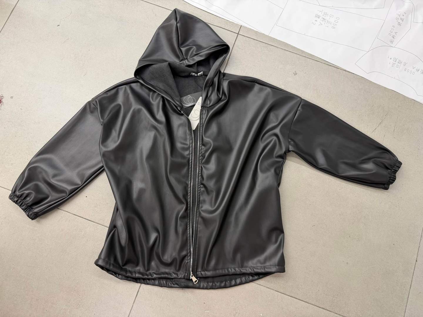 Oversize Jacke mit Kapuze