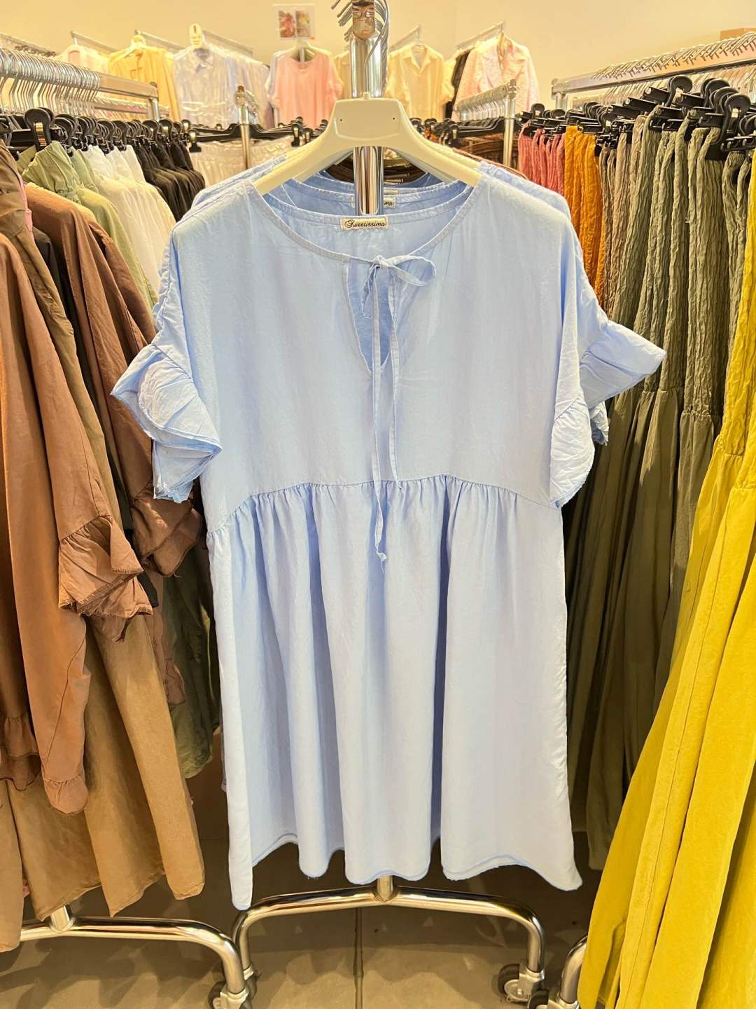 Empire-Mini-Kleid mit Rüschen