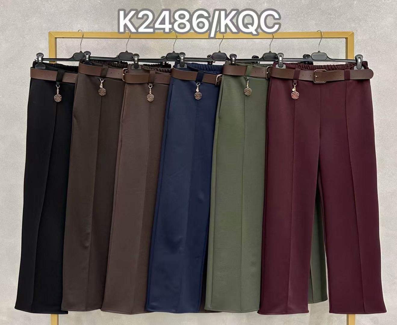 Gerade Hose mit Gürtel