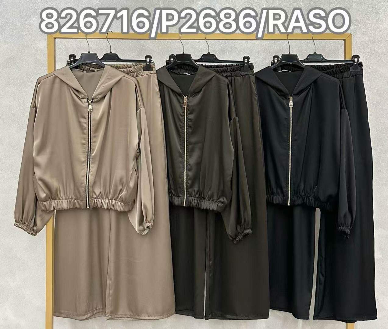 Lässiges Satin-Set mit Kapuze