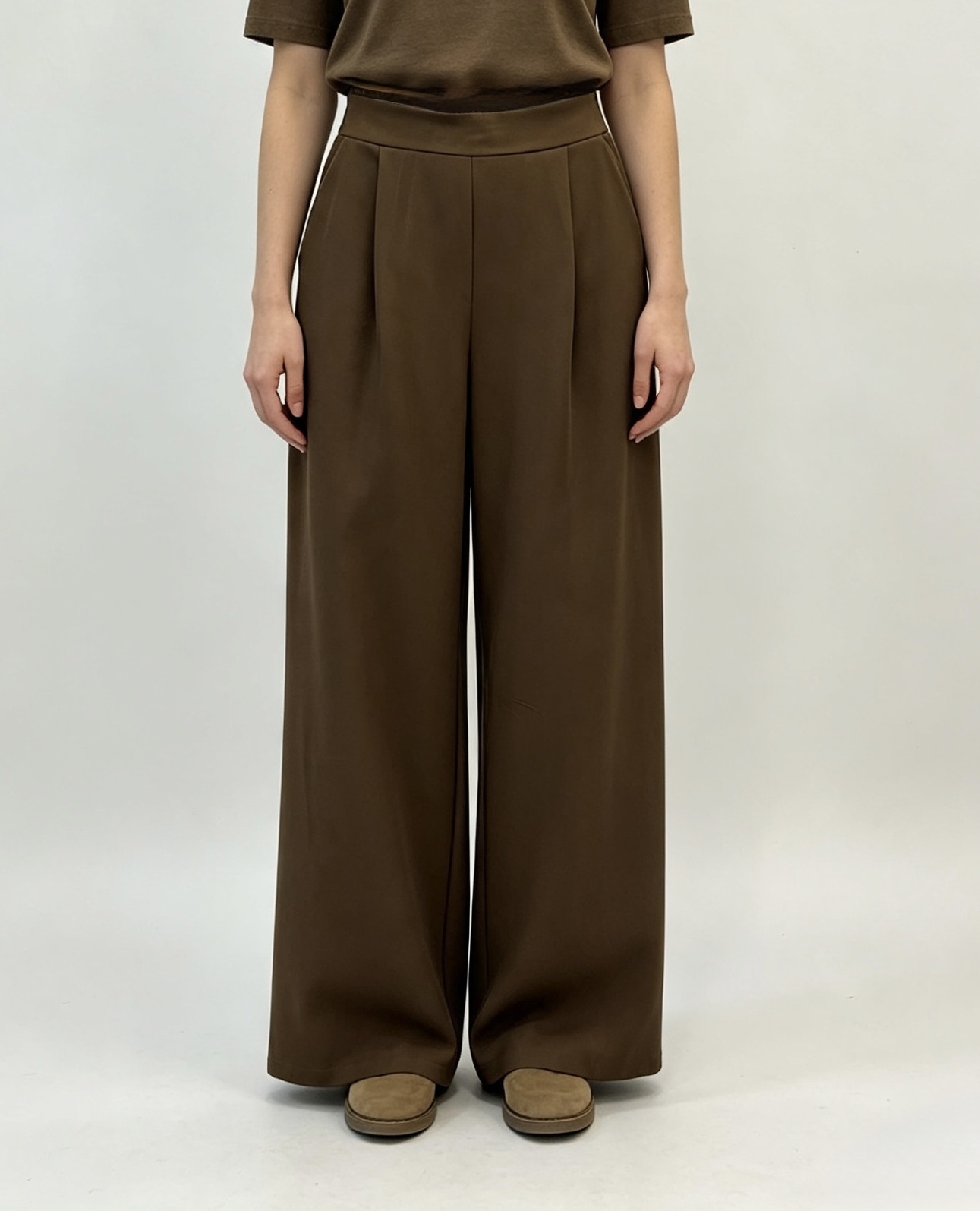 Weite Hose mit Falten