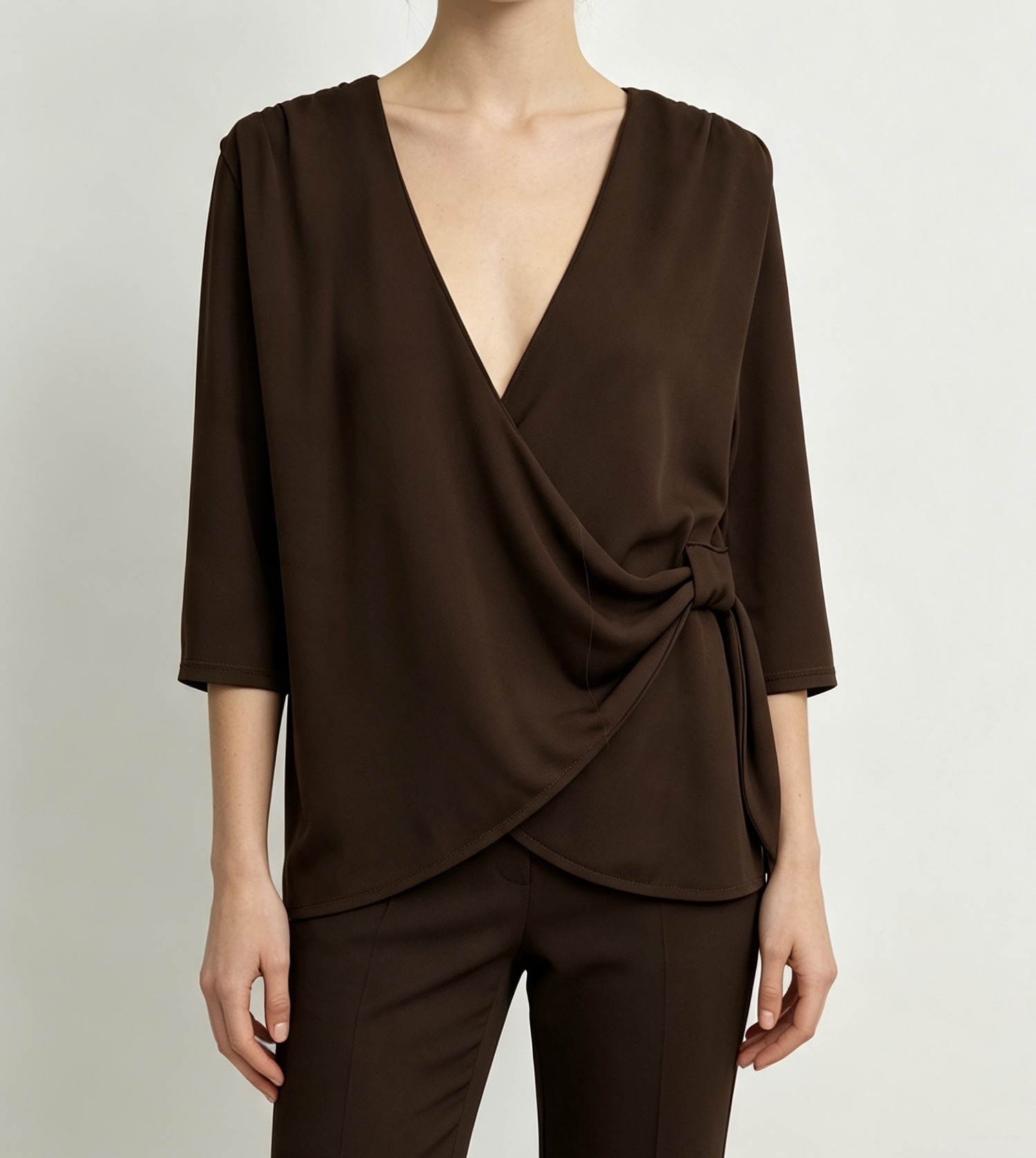 Wickelbluse bis zur Hüfte