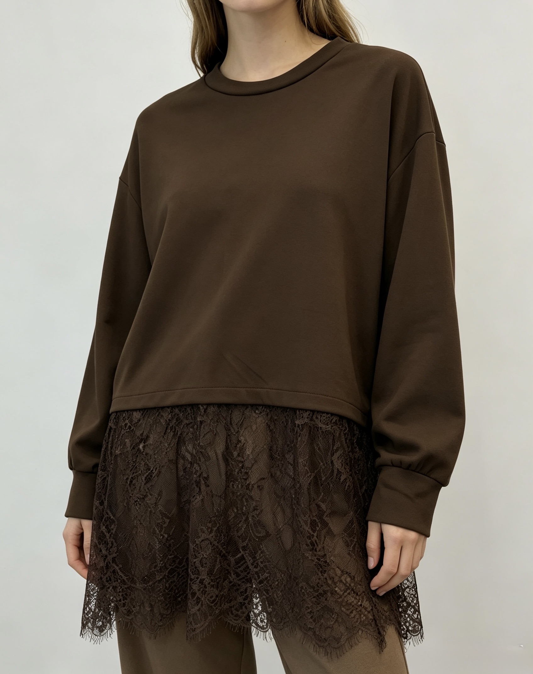 Legere Bluse mit Spitzenbesatz