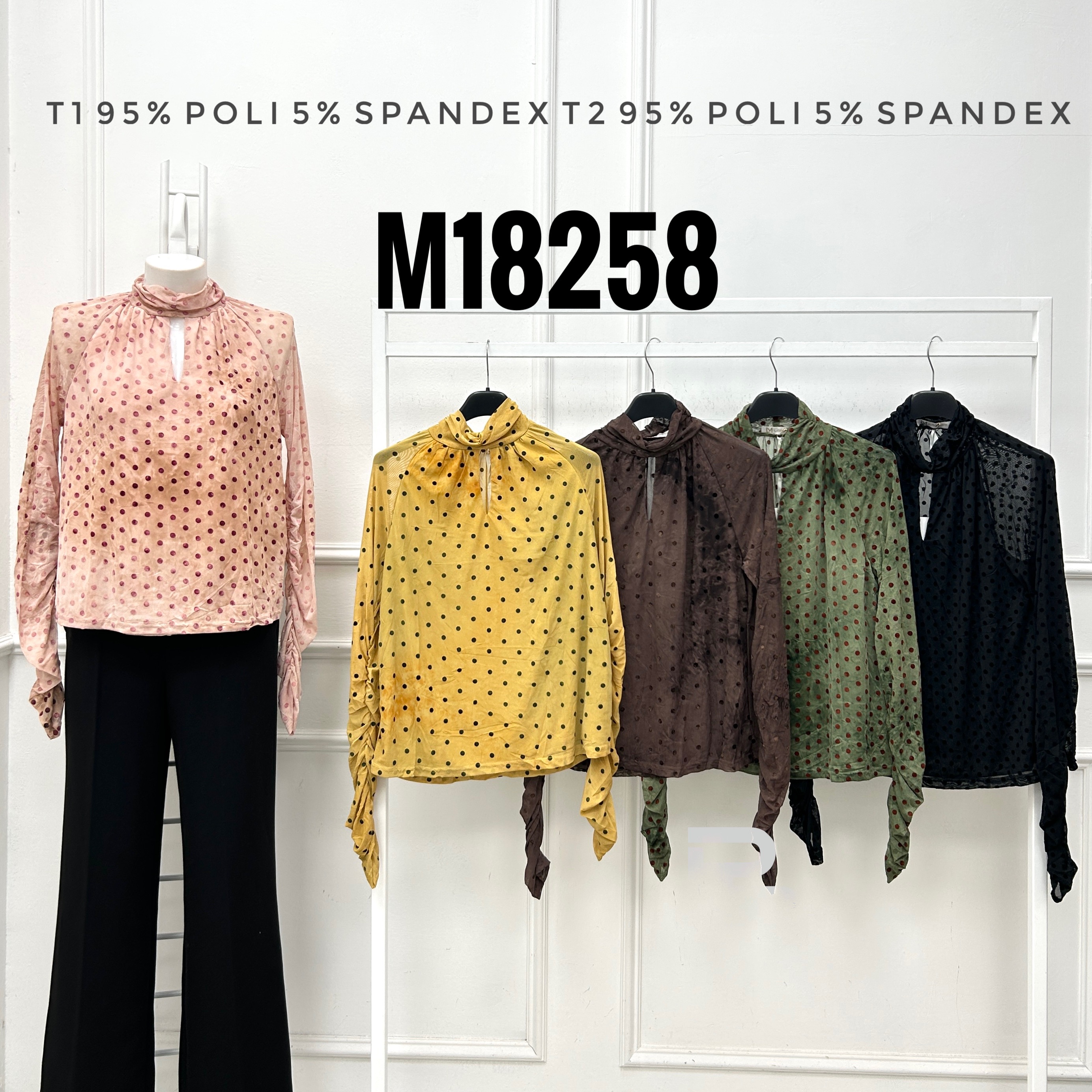 Bluse mit Stehkragen und Tupfen