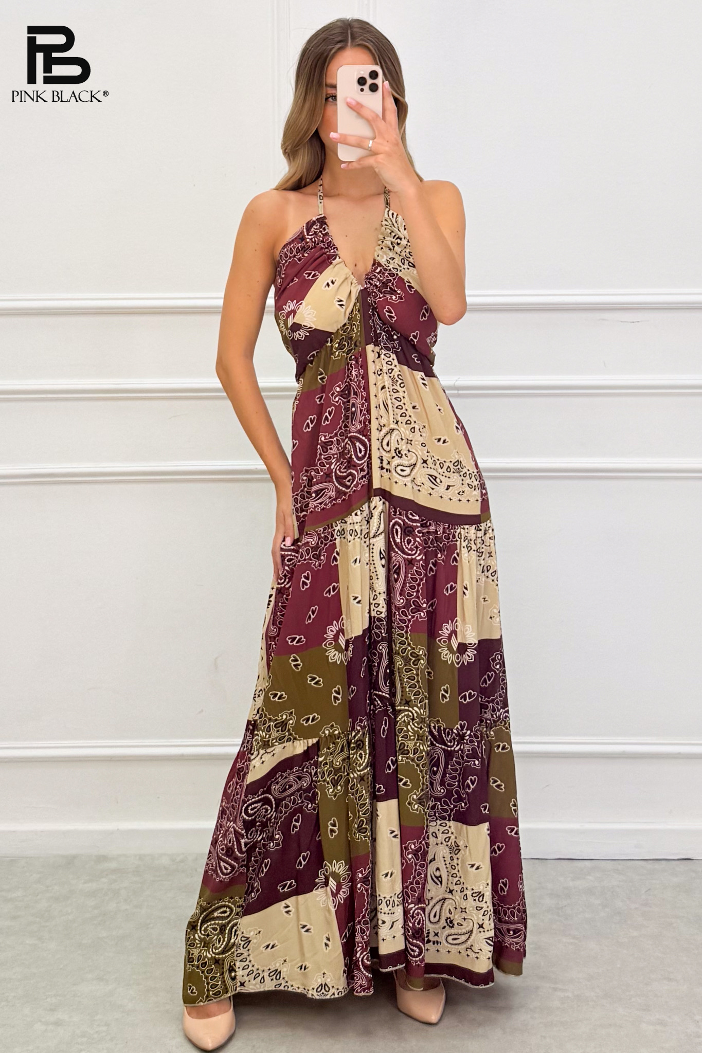 Maxi-Kleid mit V-Ausschnitt und ausgestelltem Rock