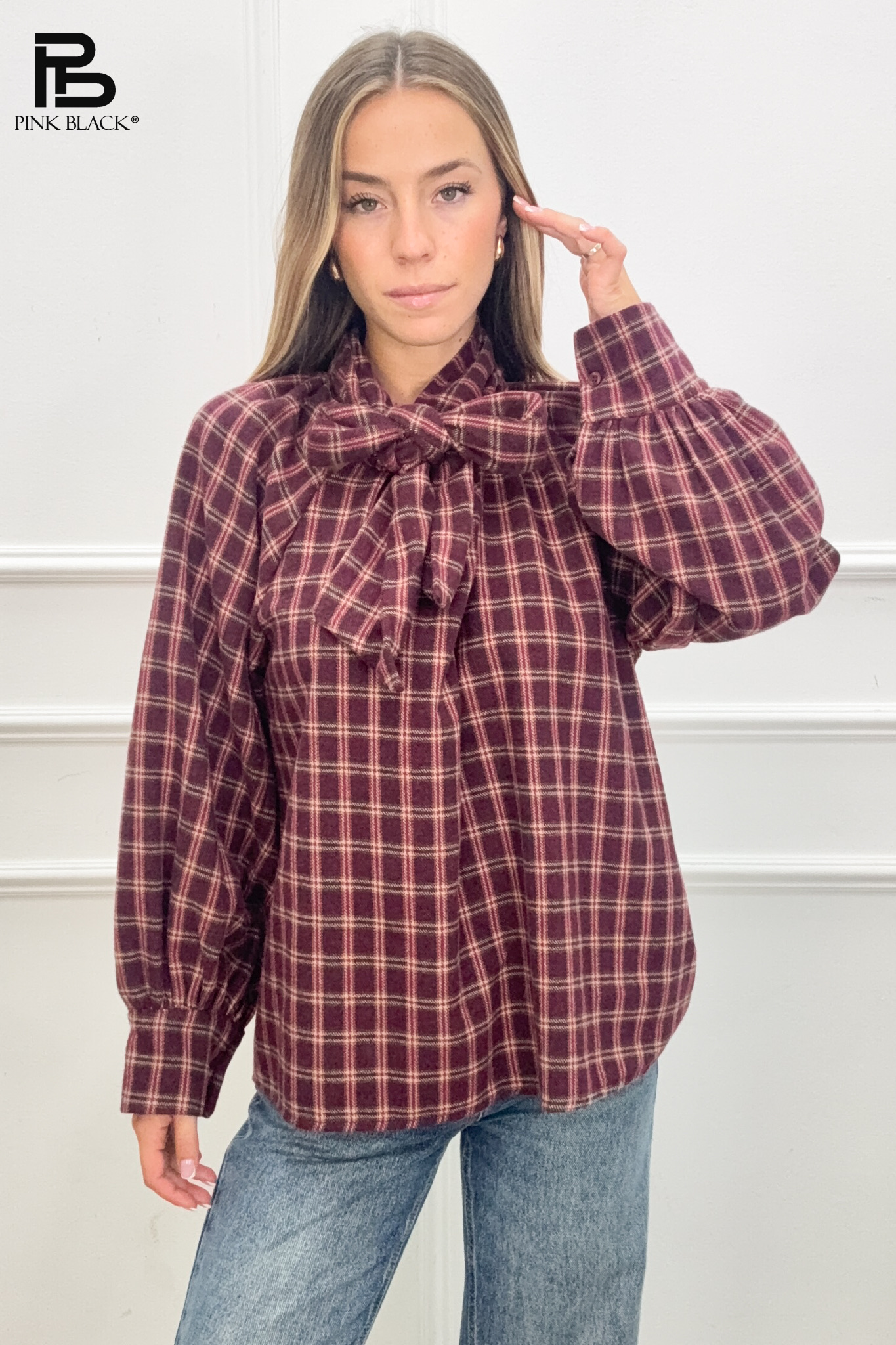 Locker fallende Karobluse