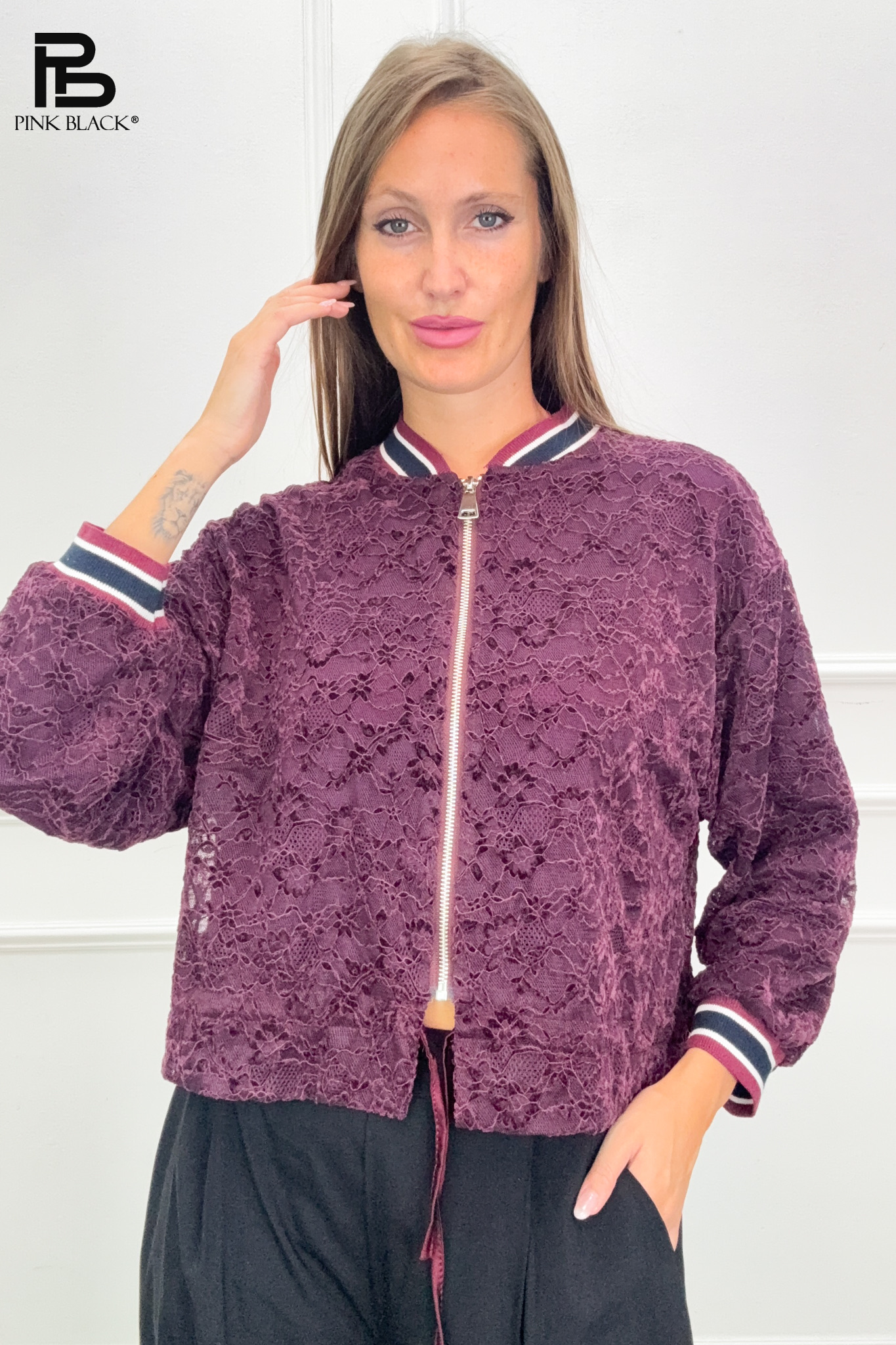 Bomberjacke mit Spitzenbesatz