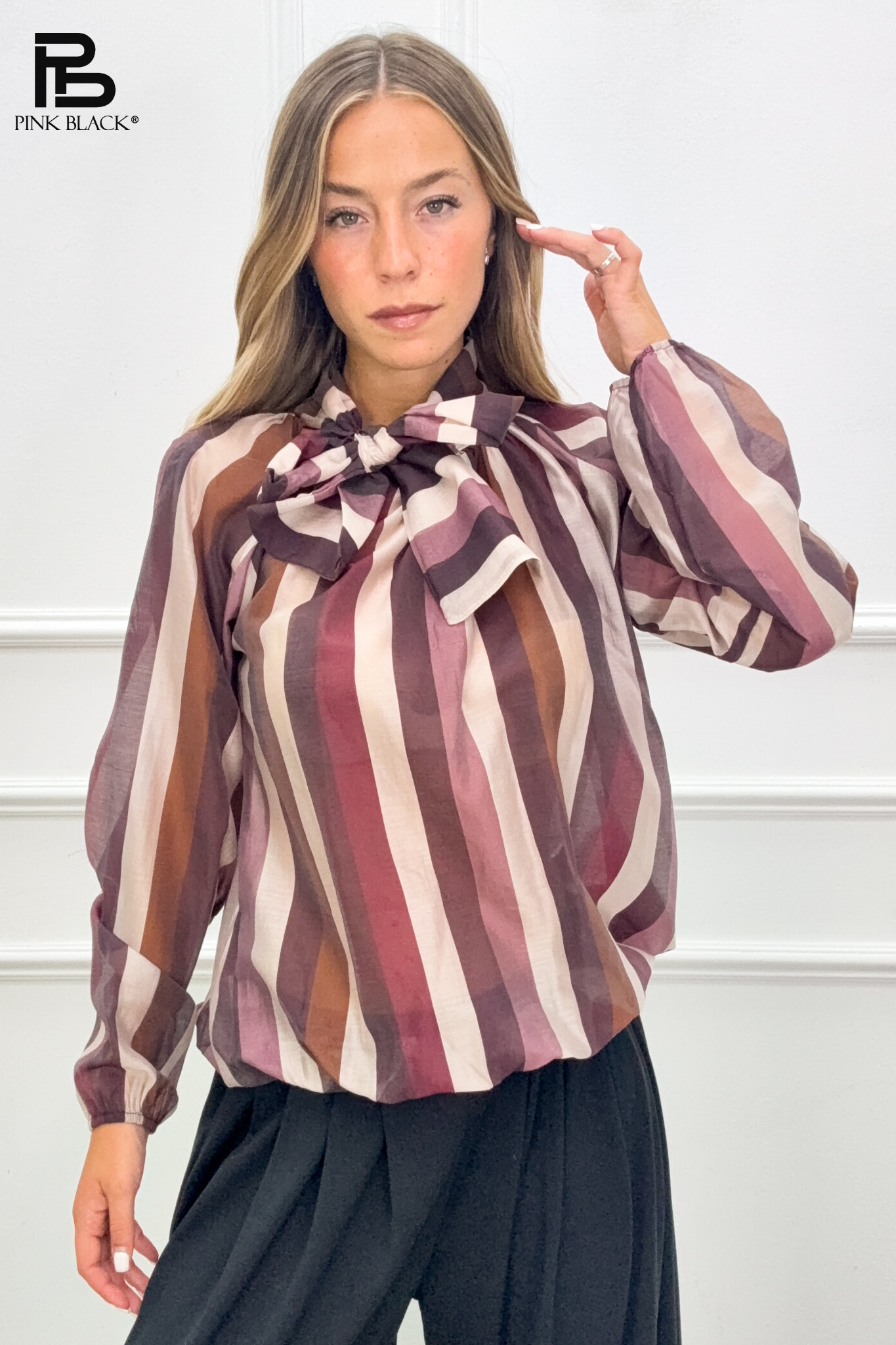 Weite Bluse mit Stehkragen