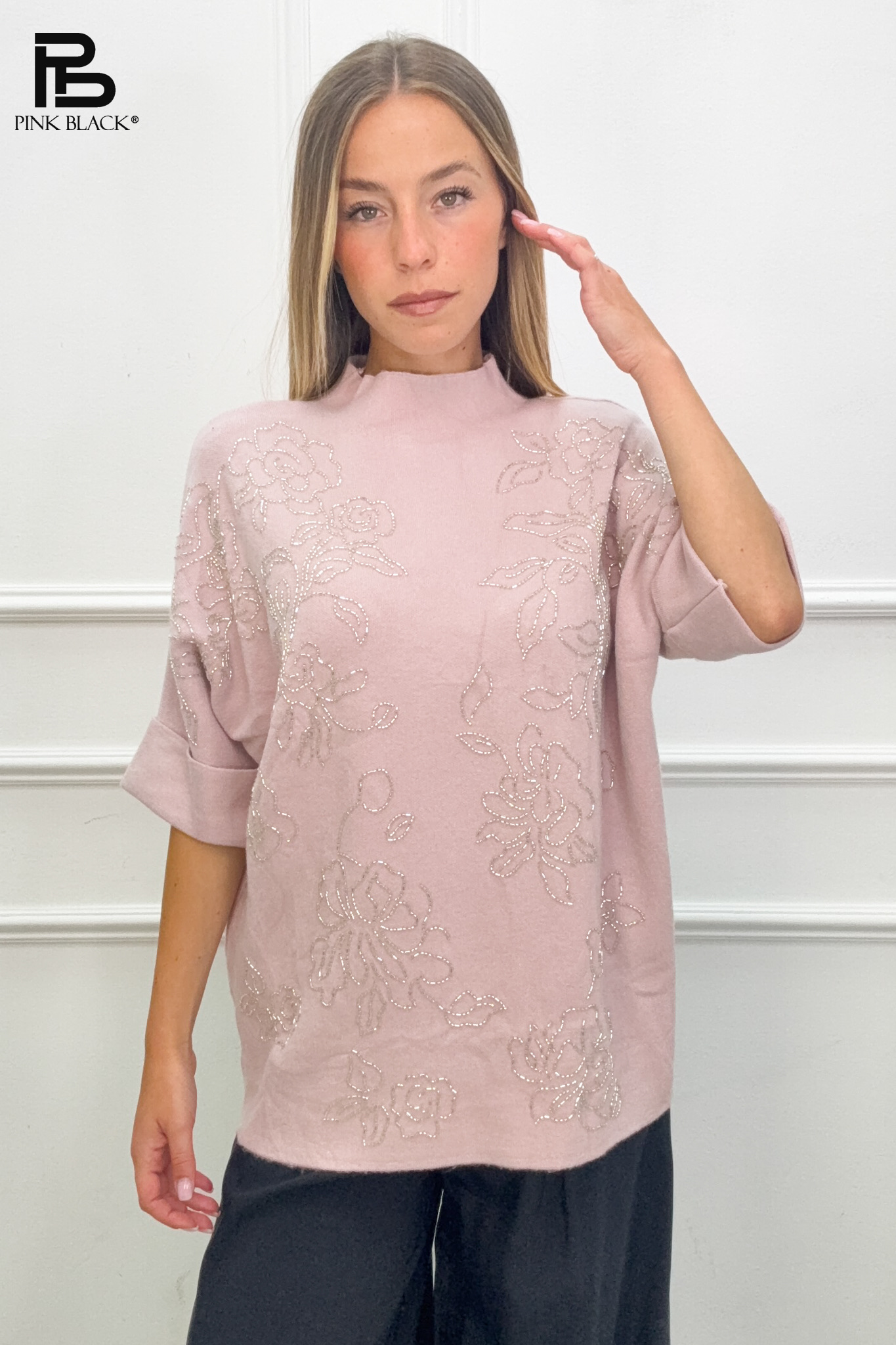 Lässiger Pullover mit halbem Rollkragen und Blumenmotiv