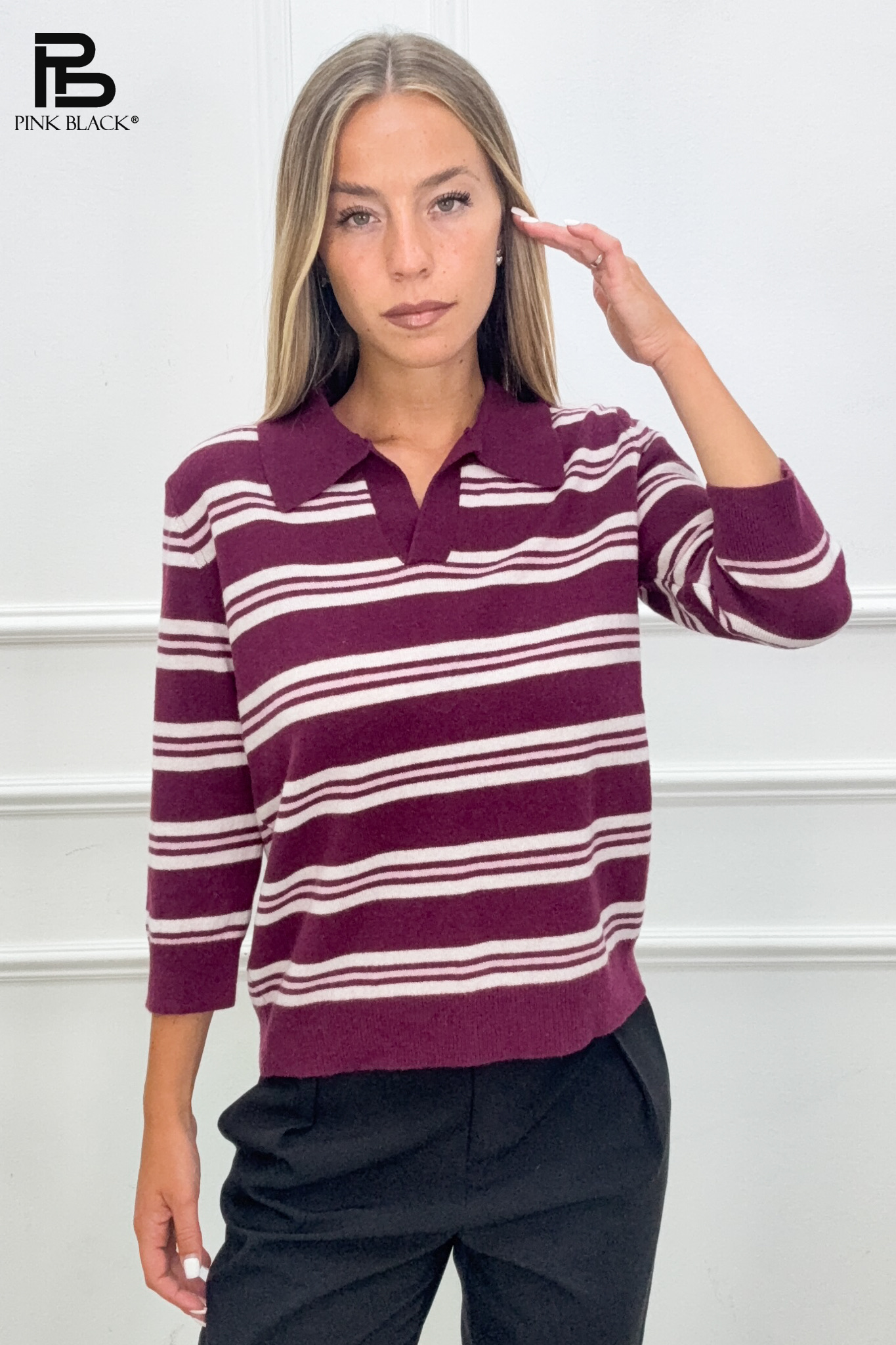 Gestreifter Polokragen-Pullover mit V‑Ausschnitt