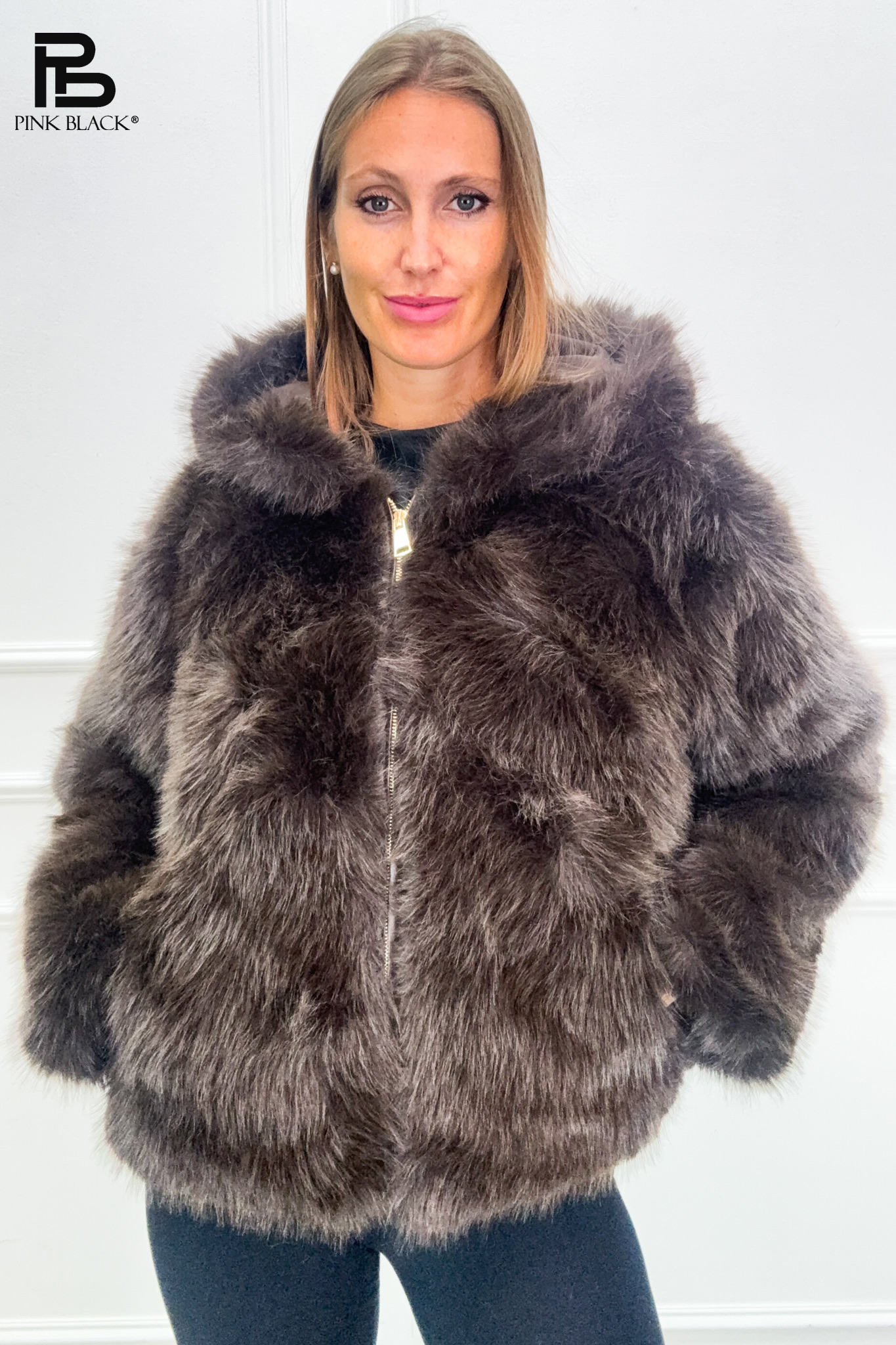 Kunstpelzjacke mit Kapuze