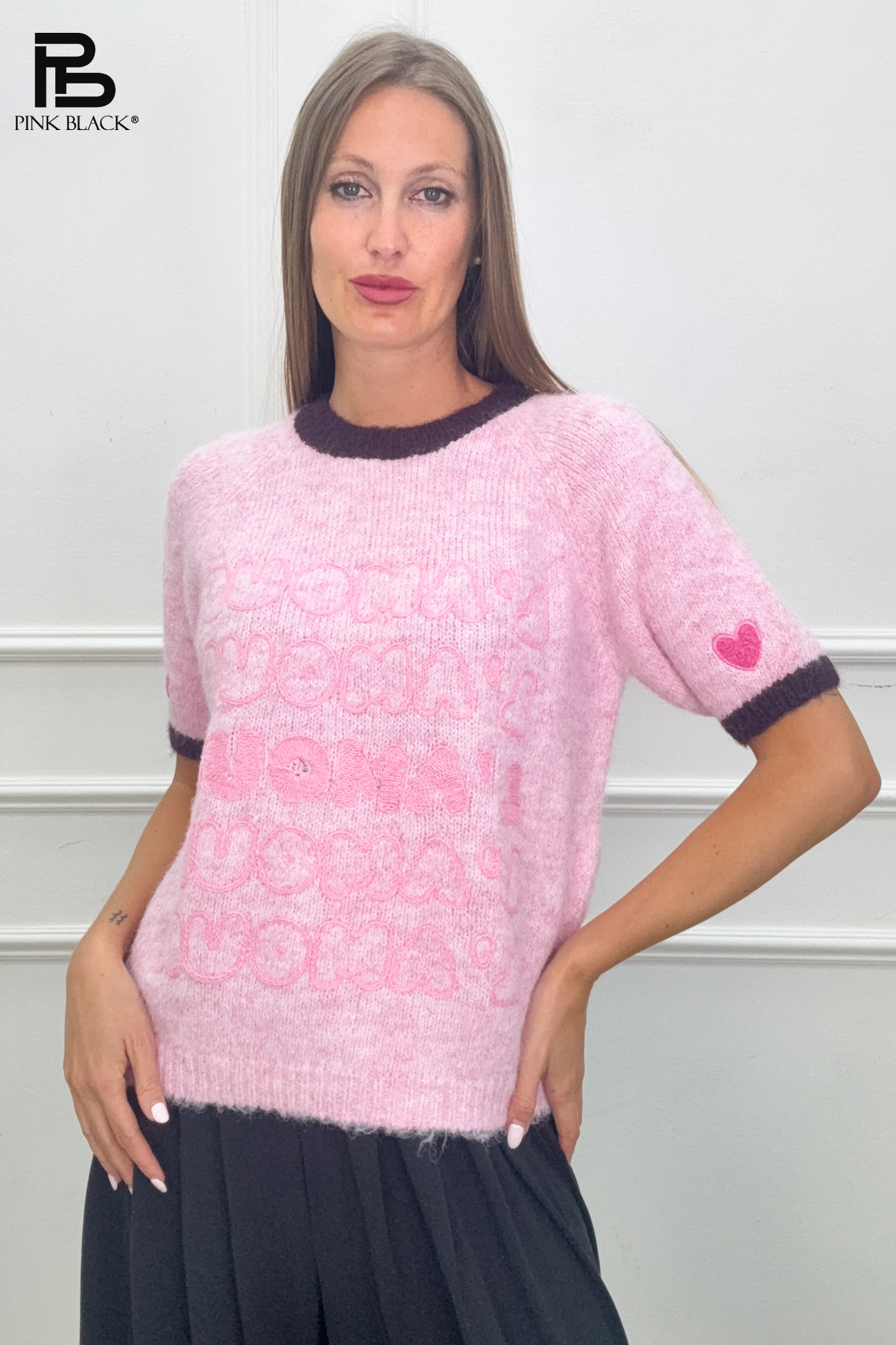 Kurzer Pullover mit Schriftzug