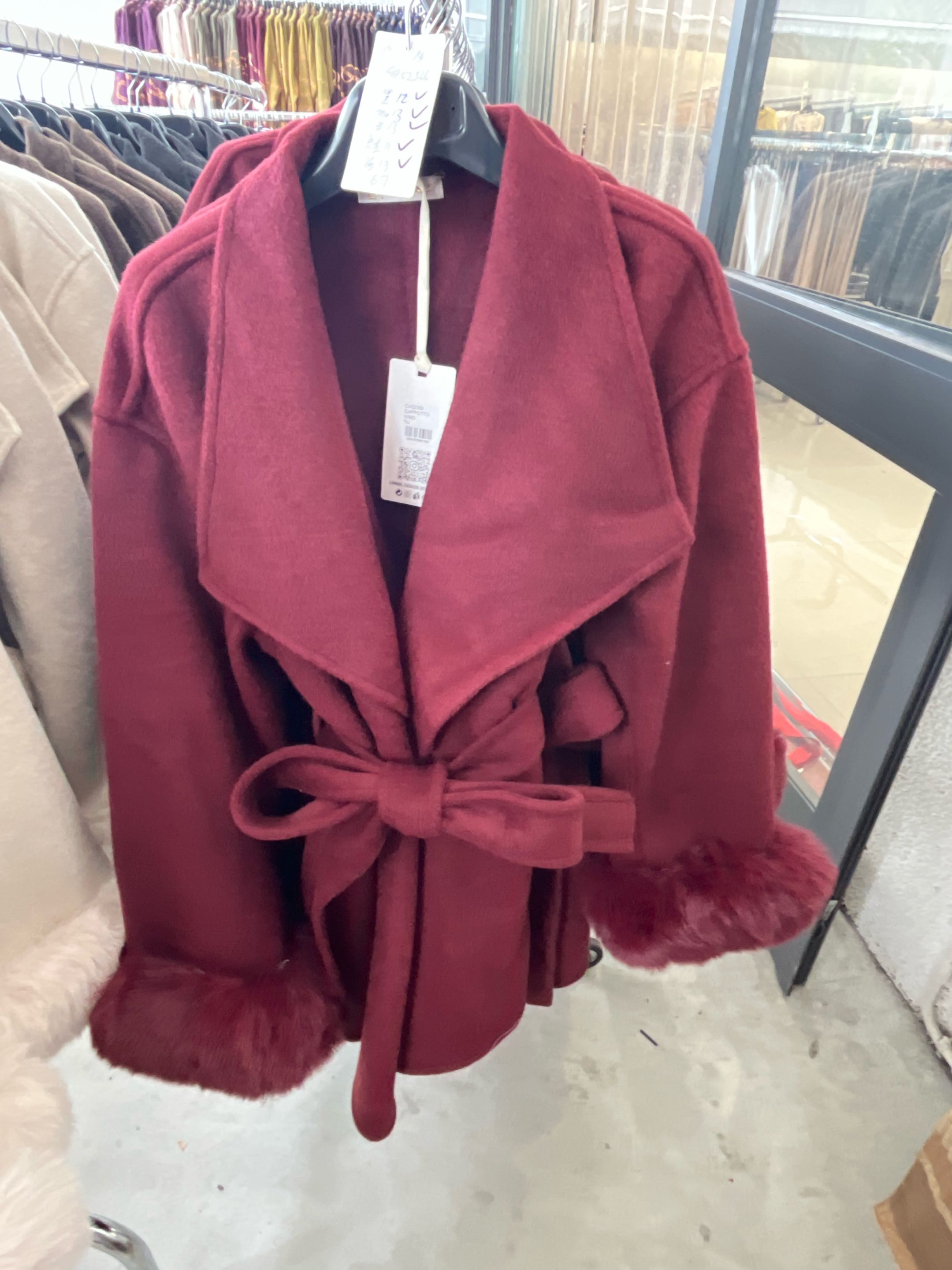 Midi-Kurzmantel im Tailoring-Stil mit Bindegürtel