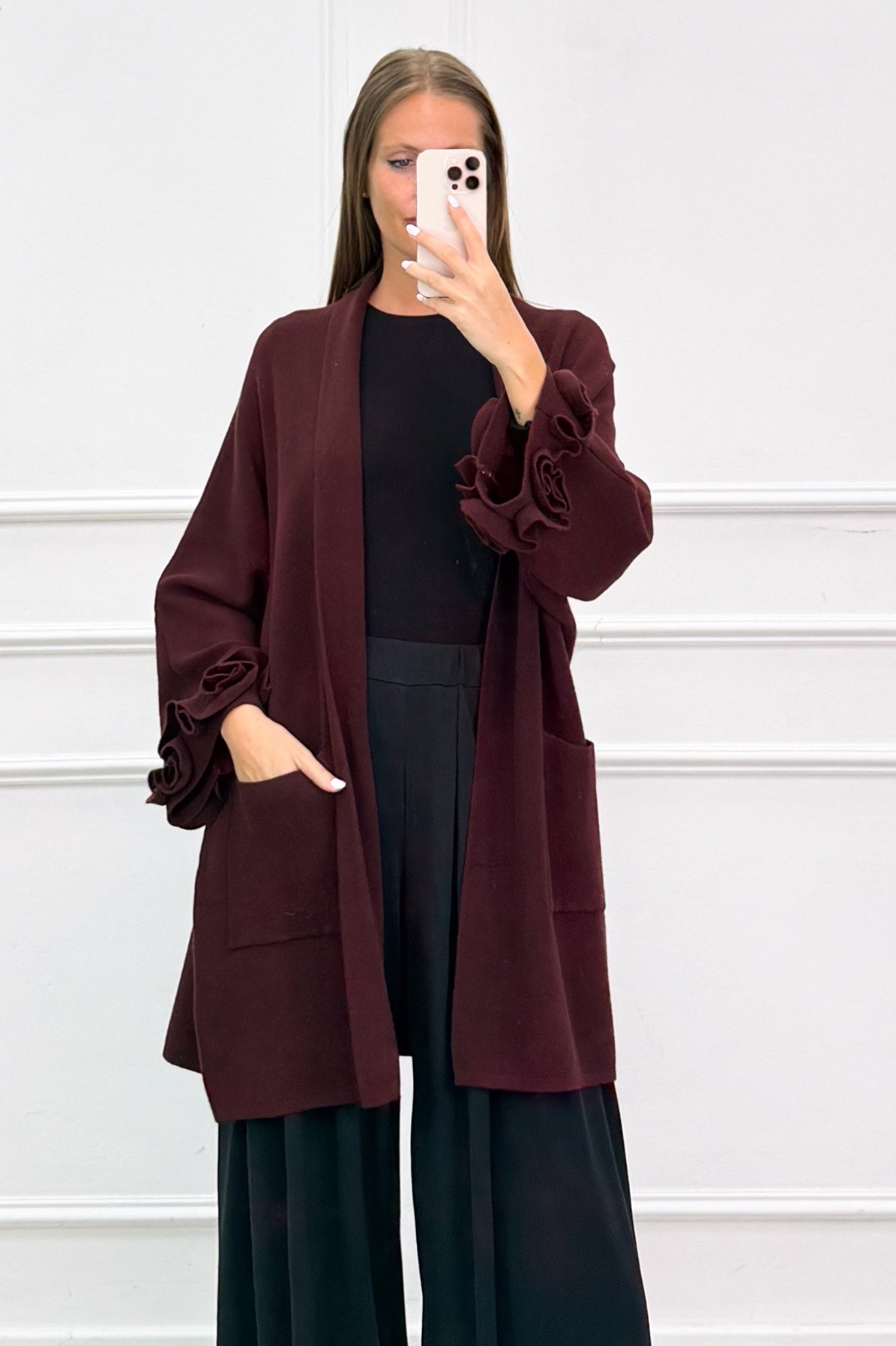 Verlängerter Cardigan mit Volantbesatz