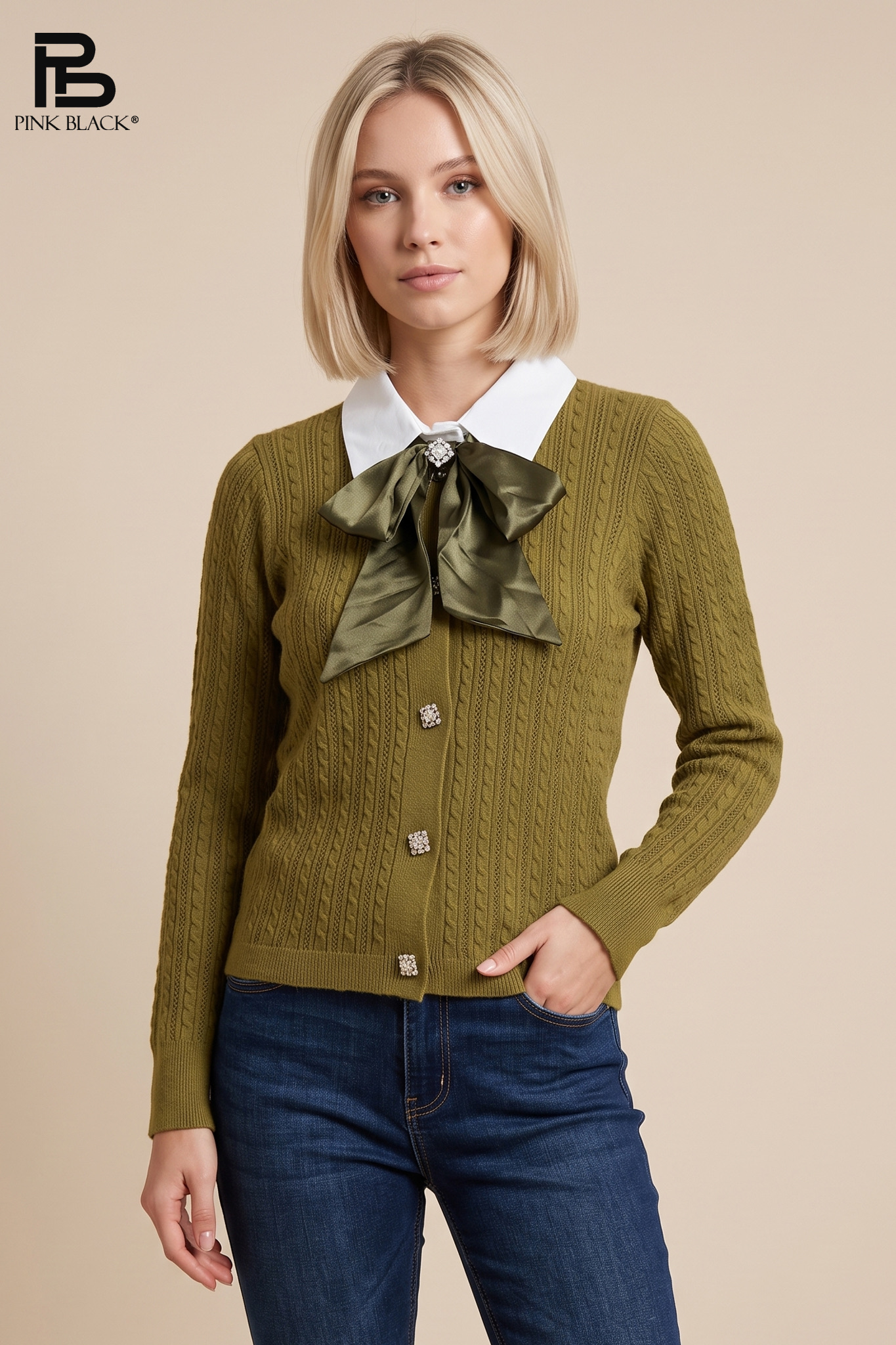 Figurbetonter Cardigan mit Kragen
