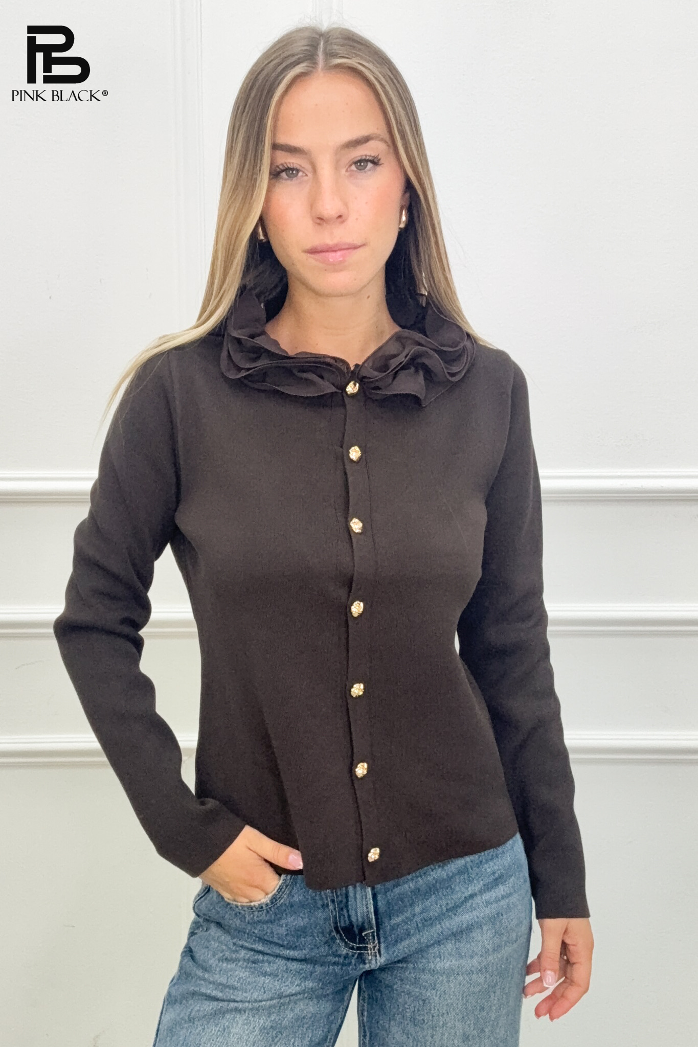 Figurnaher Cardigan mit Rüsche