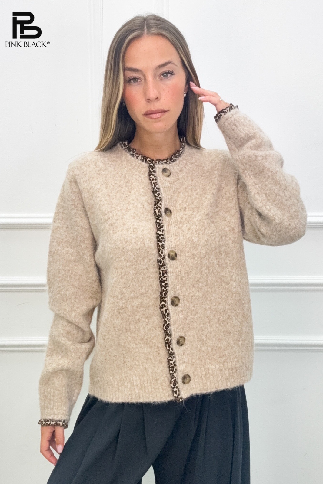 Gerader Cardigan mit Knöpfen