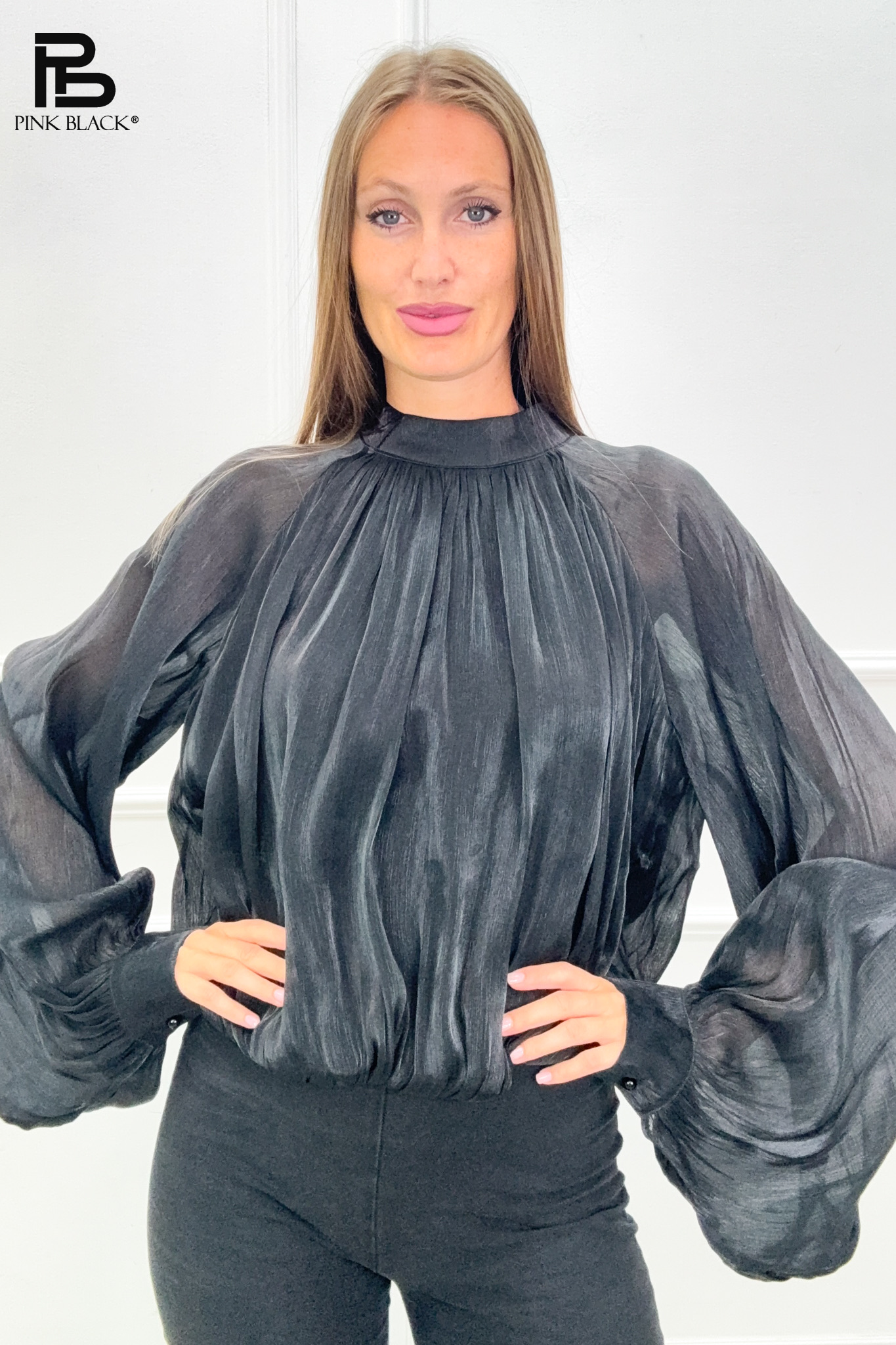 Plissierte Bluse mit Stehkragen