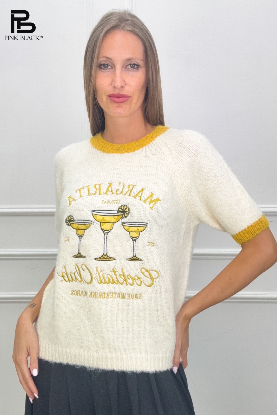 Schlichter Pullover bis Hüfthöhe