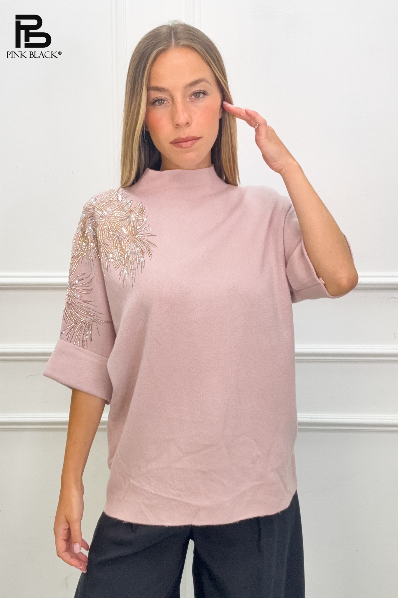 Lockerer Pullover mit Halbrollkragen und Pailletten