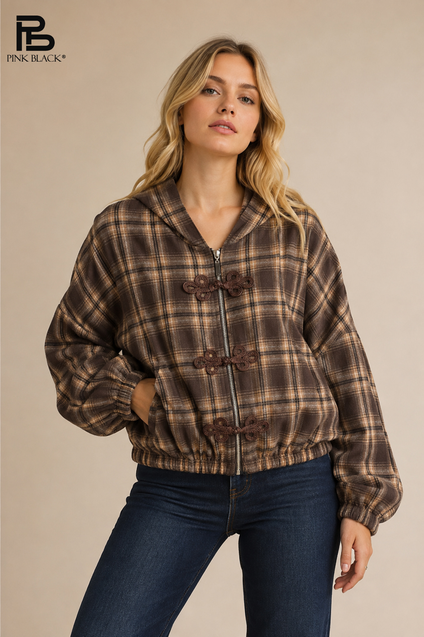 Lockere Jacke mit Kapuze