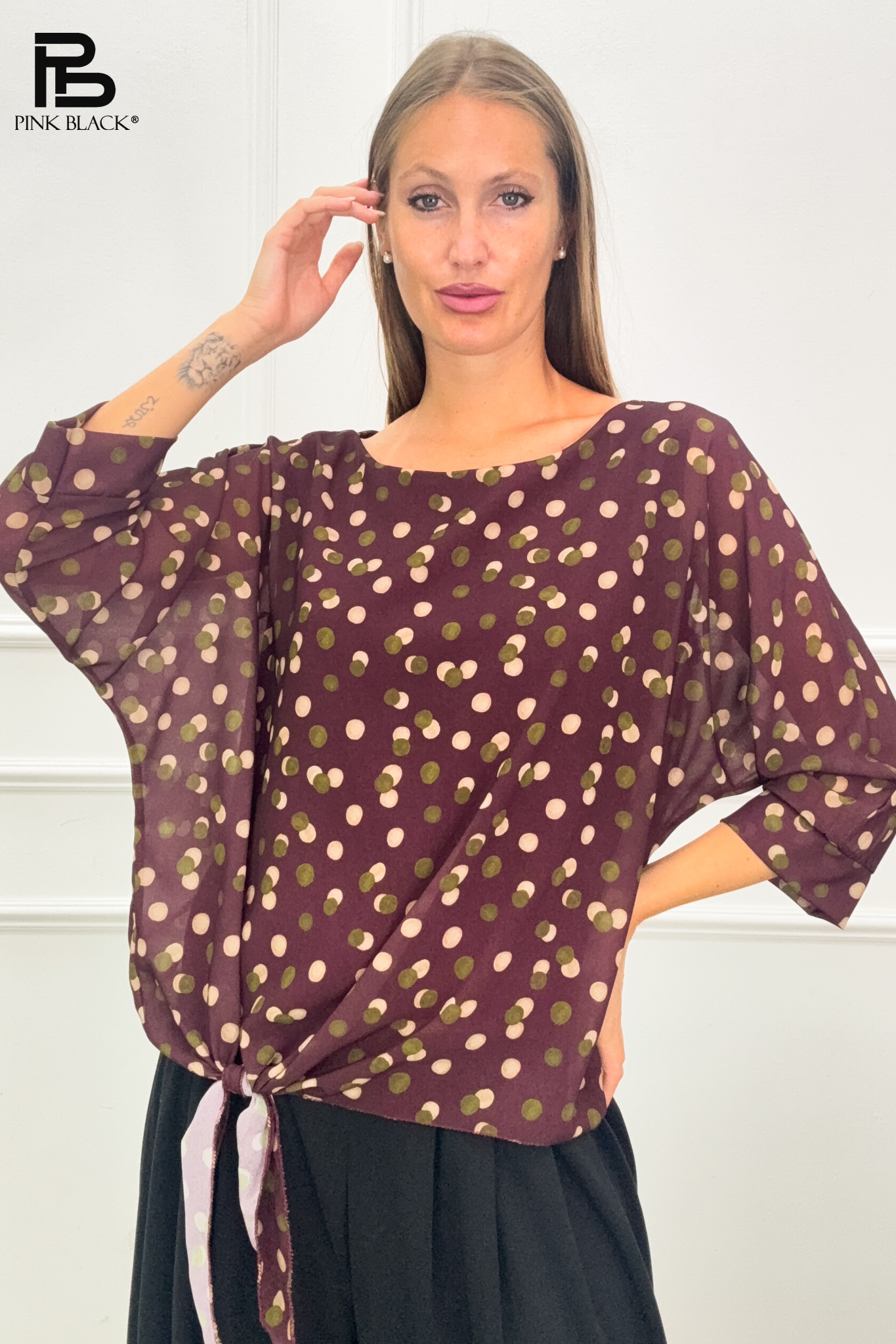 Locker sitzende Bluse mit Bindesaum