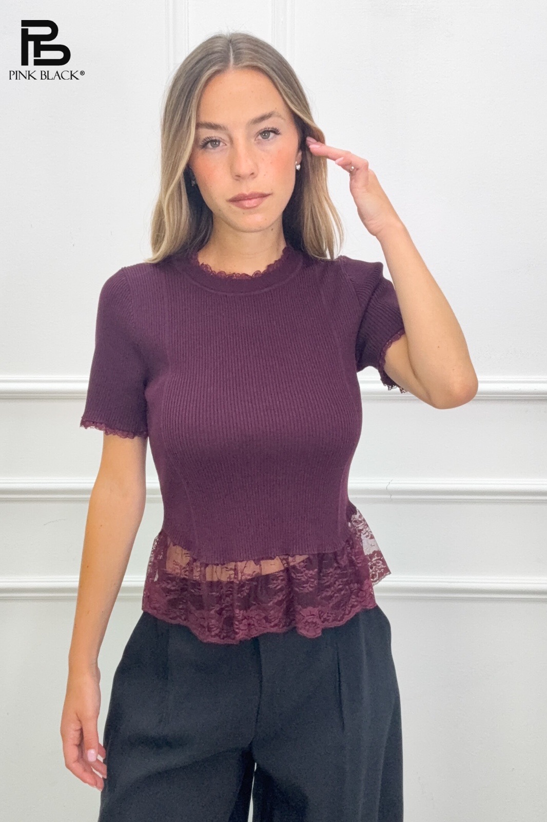 Figurnaher Pullover mit Spitze