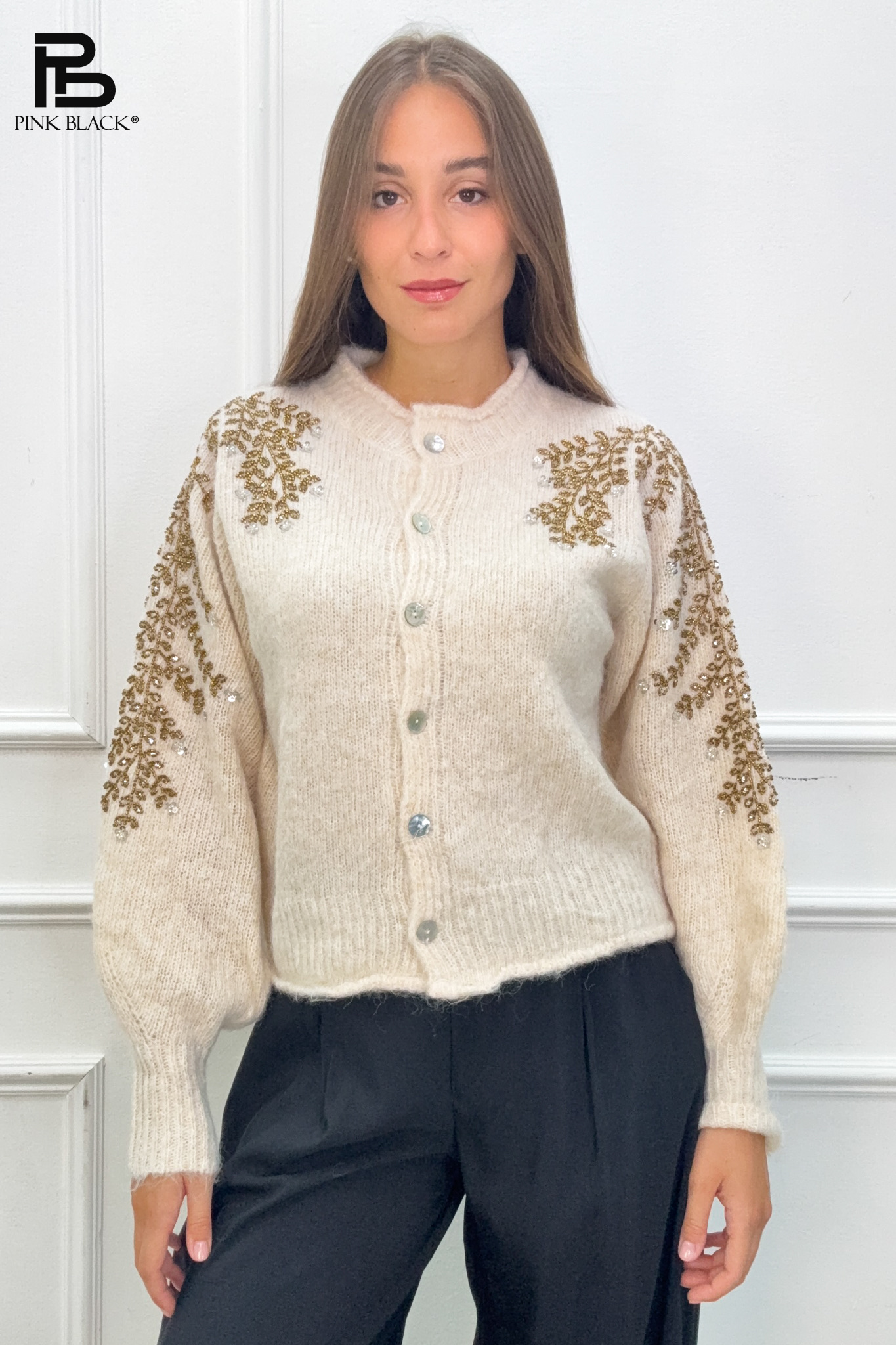 Flauschiger Cardigan mit Stickerei