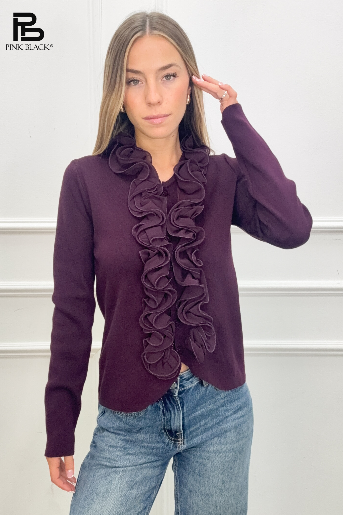 Taillierter Cardigan mit Rüsche