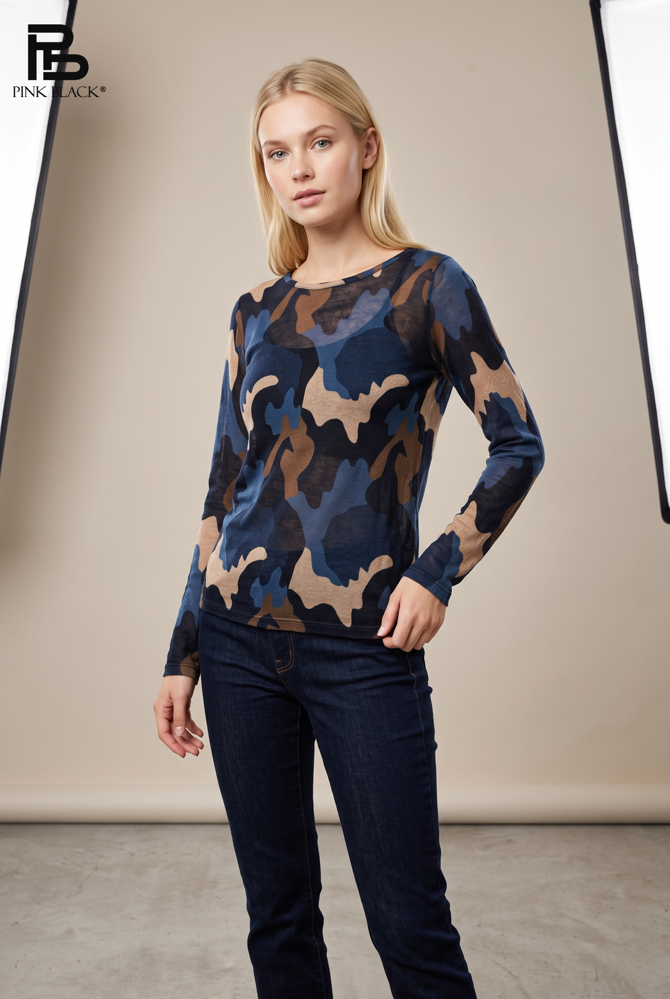 Figurbetontes Top im Camouflage-Look