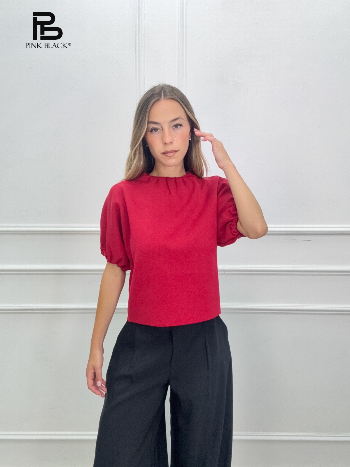 Kurzer Pullover mit Puffärmeln