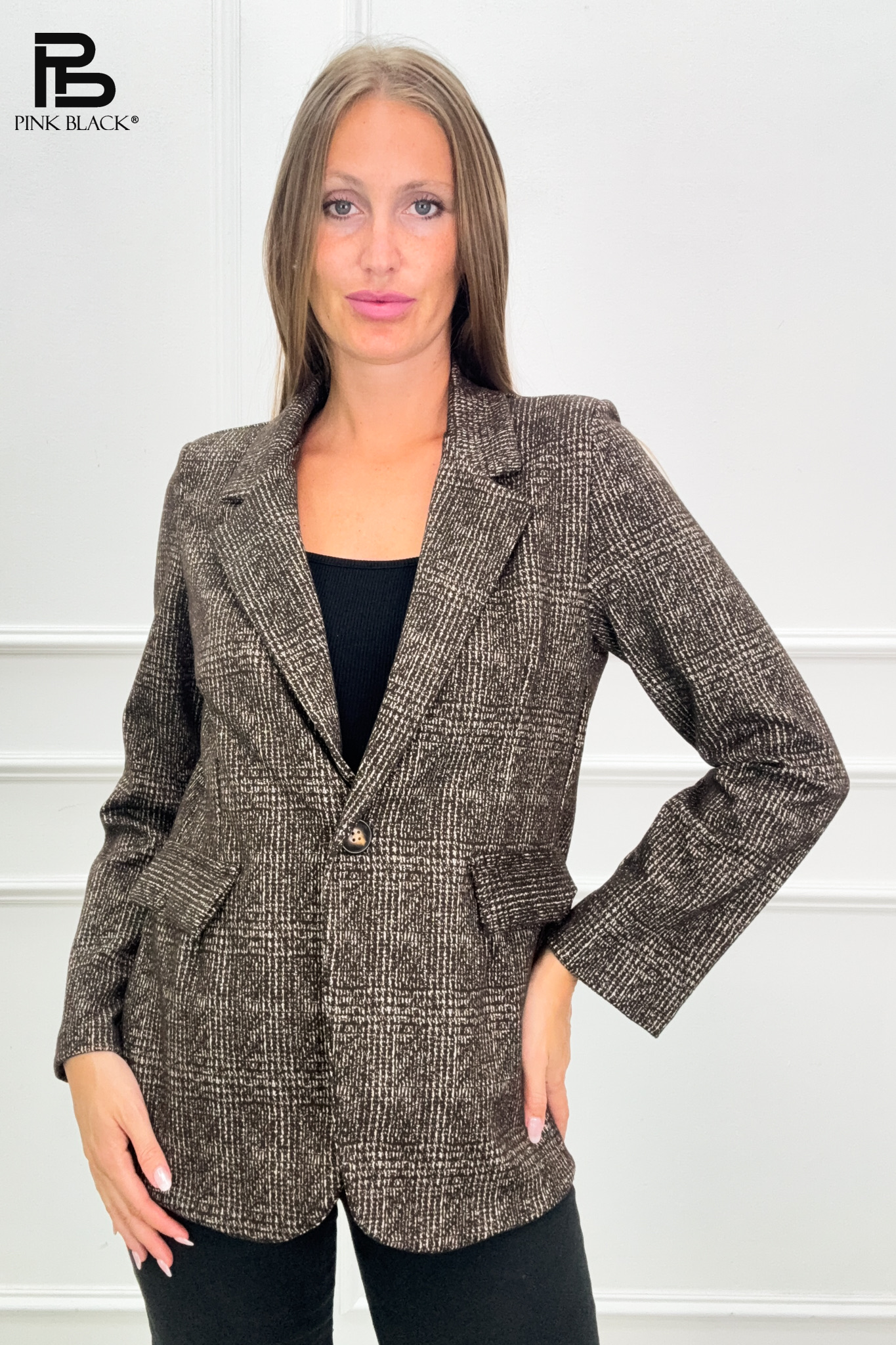 Kariertes Sakko im Tailored-Stil