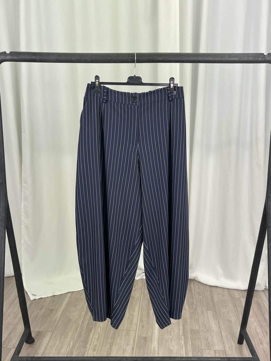 Weite Hose mit Bundfalten
