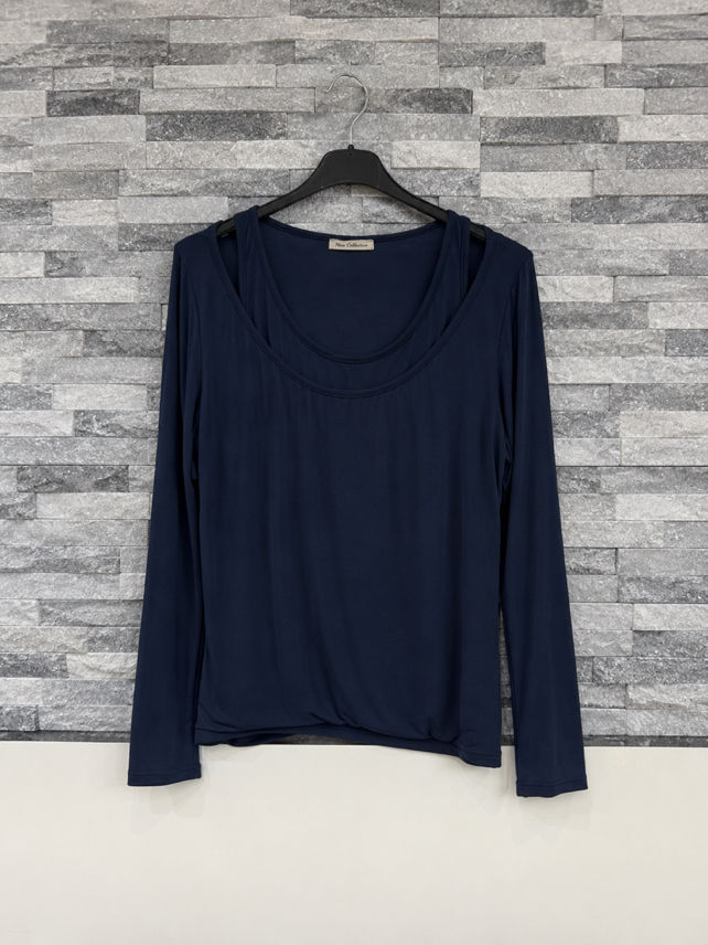 Top mit tiefem Ausschnitt und Lagenoptik
