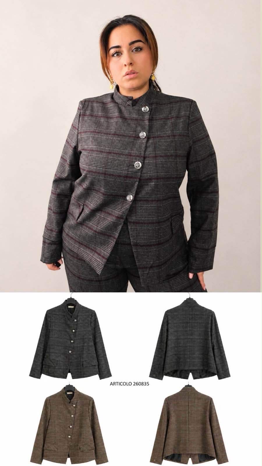 Klassisch geschnittene Karo‑Jacke