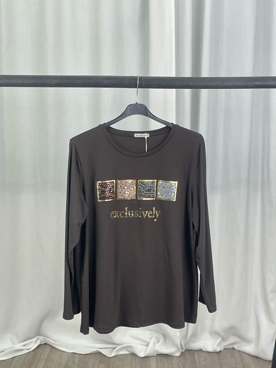 Legeres T-Shirt mit Pailletten