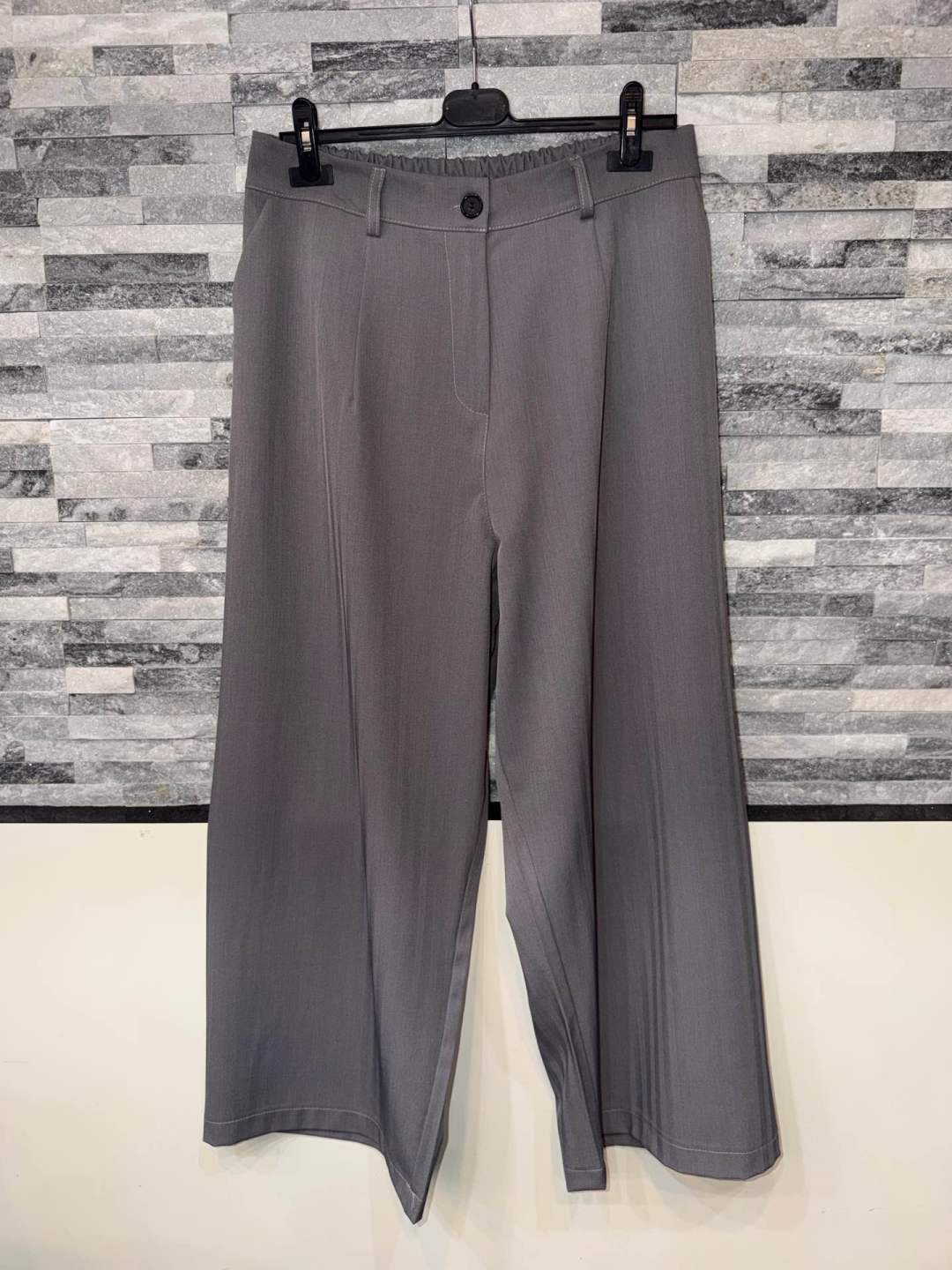 Weitgeschnittene Hose mit Falten