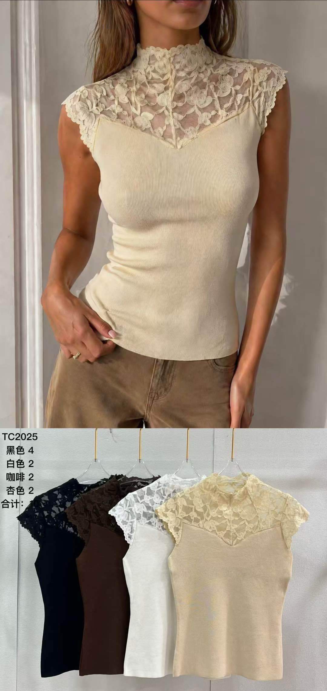 Figurbetontes Top mit halbhohem Kragen
