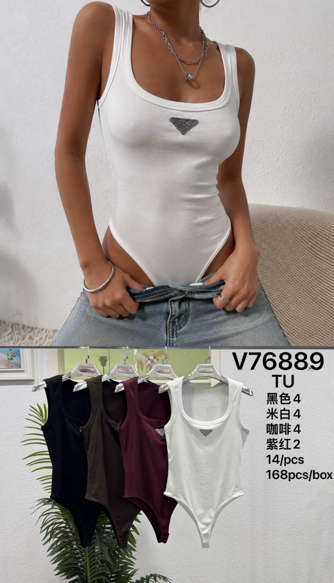Figurbetontes Top mit quadratischem Ausschnitt