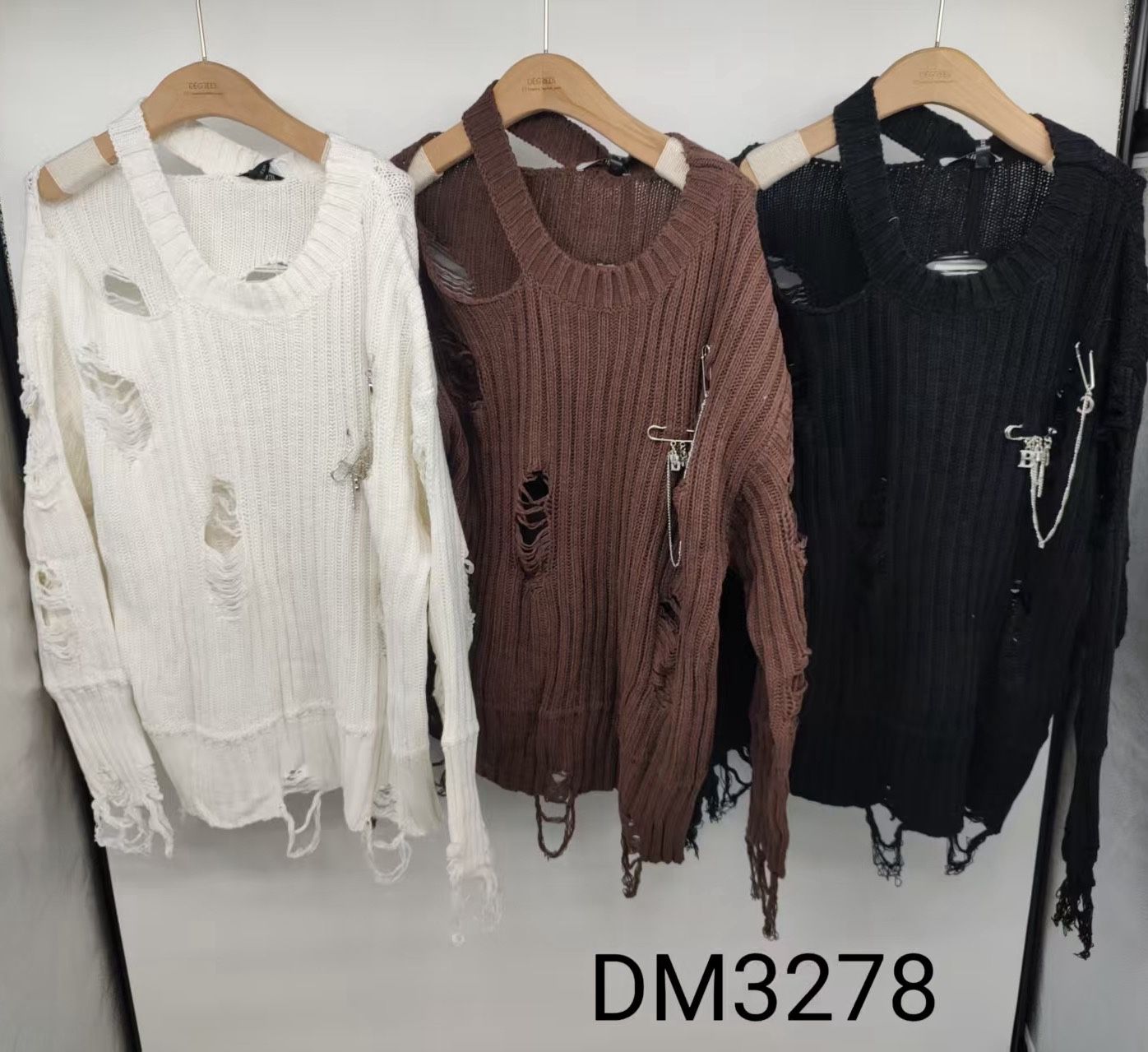 Lockerer Pullover mit Cut-outs