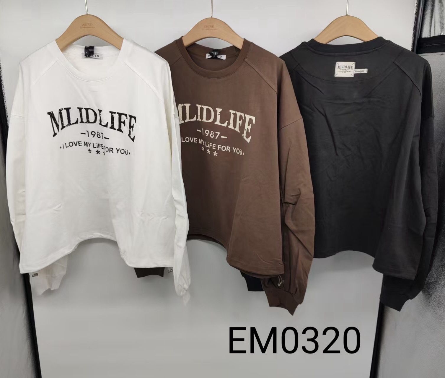 Sweatshirt im lockeren Schnitt mit Raglanärmeln