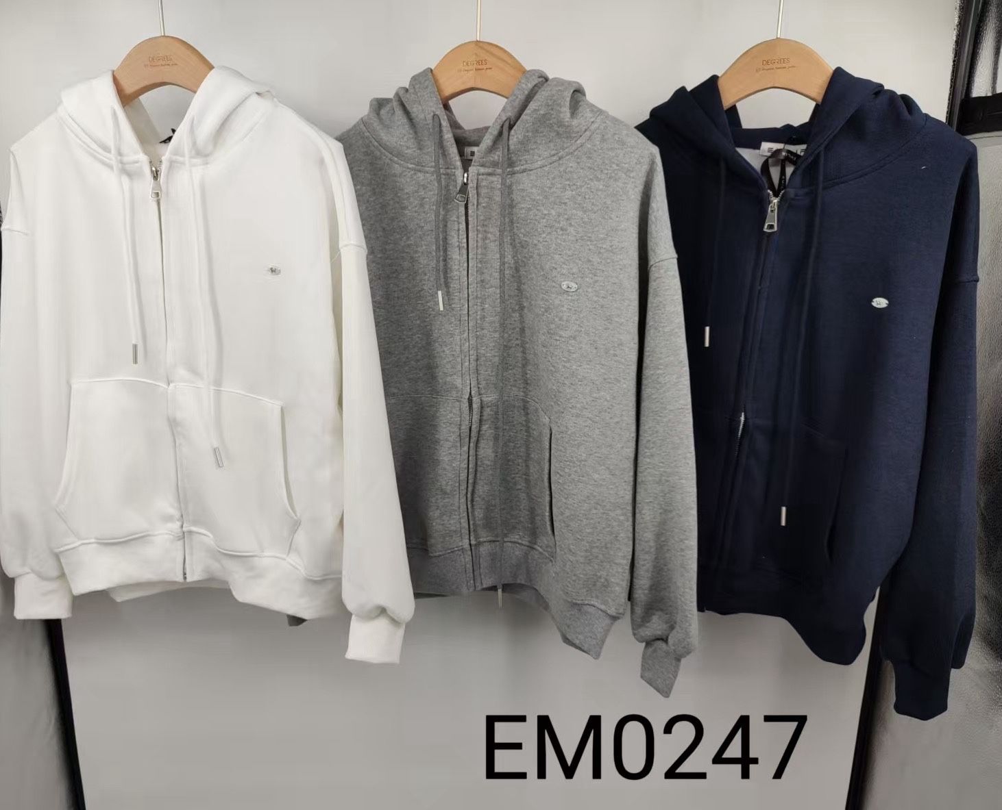 Schlichte Kapuzenjacke mit Reißverschluss
