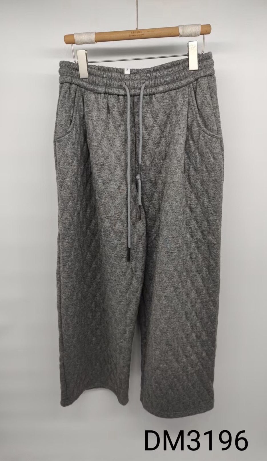 Locker sitzende Jogginghose mit Kordel