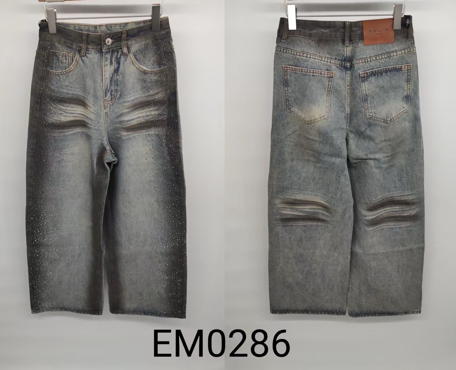 Gerade Jeans mit Nieten
