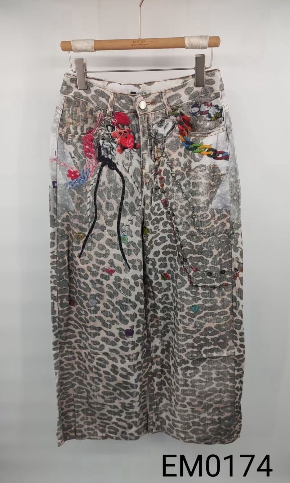 Jeans mit weitem Bein und Leopardenmuster