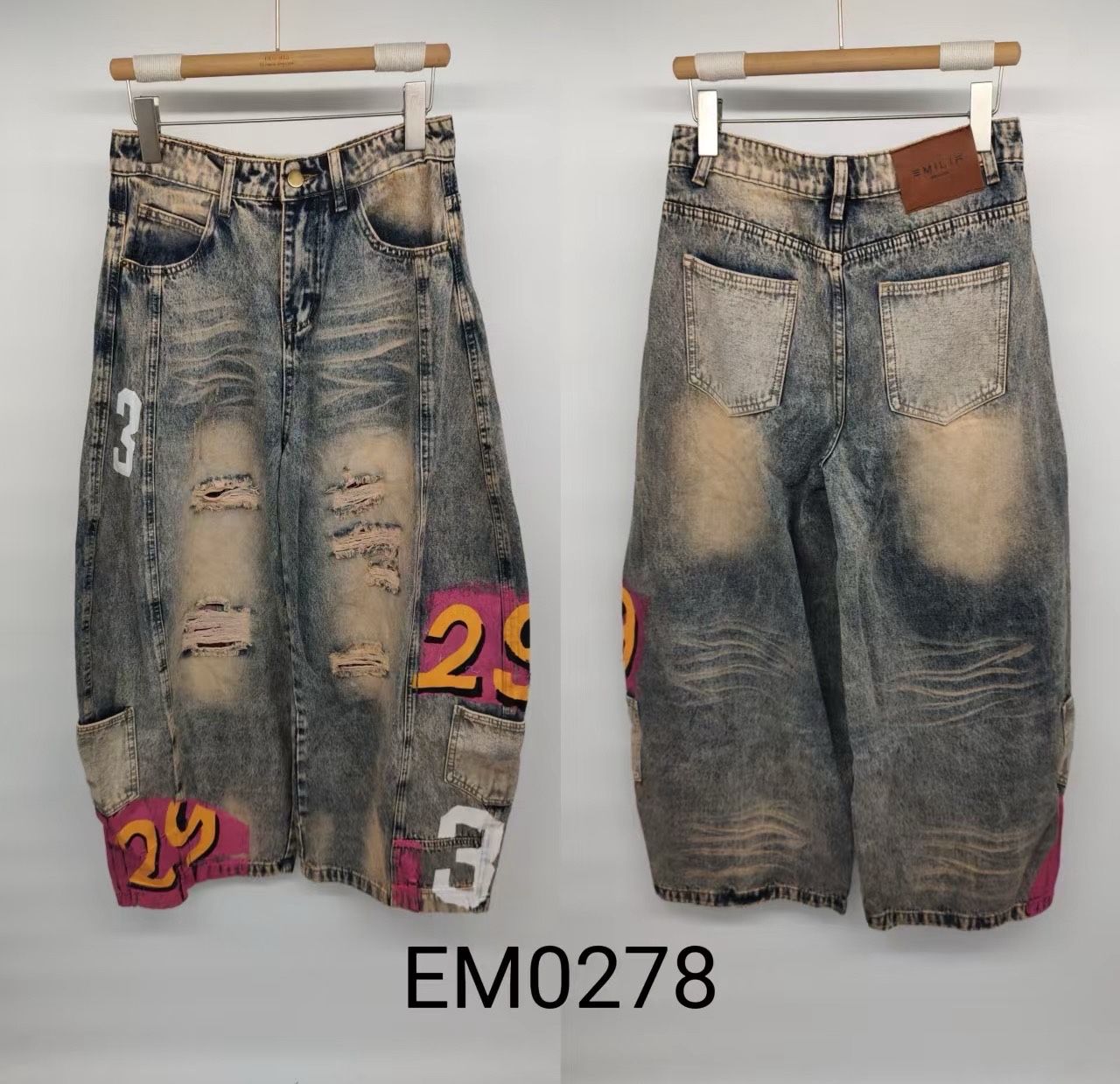 Weite Jeans mit Aufnähern